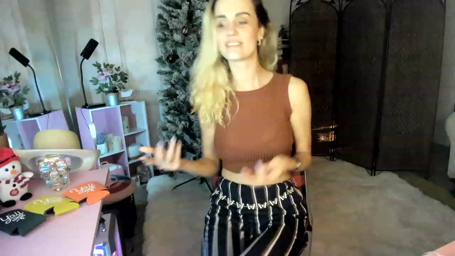 Gallery image thumbnail from AudryLikes's myfreecams stream on, 12/13/2022, 02:19 image 7 of 20