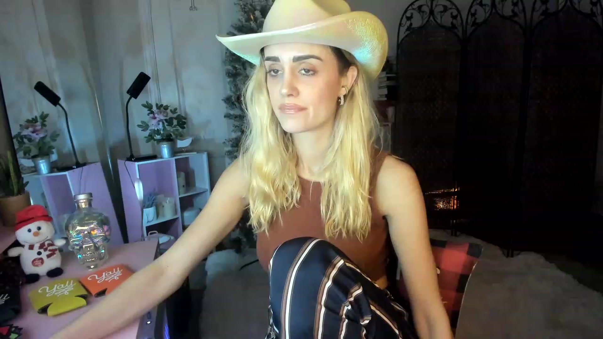 Gallery image thumbnail from AudryLikes's myfreecams stream on, 12/13/2022, 02:19 image 1 of 20