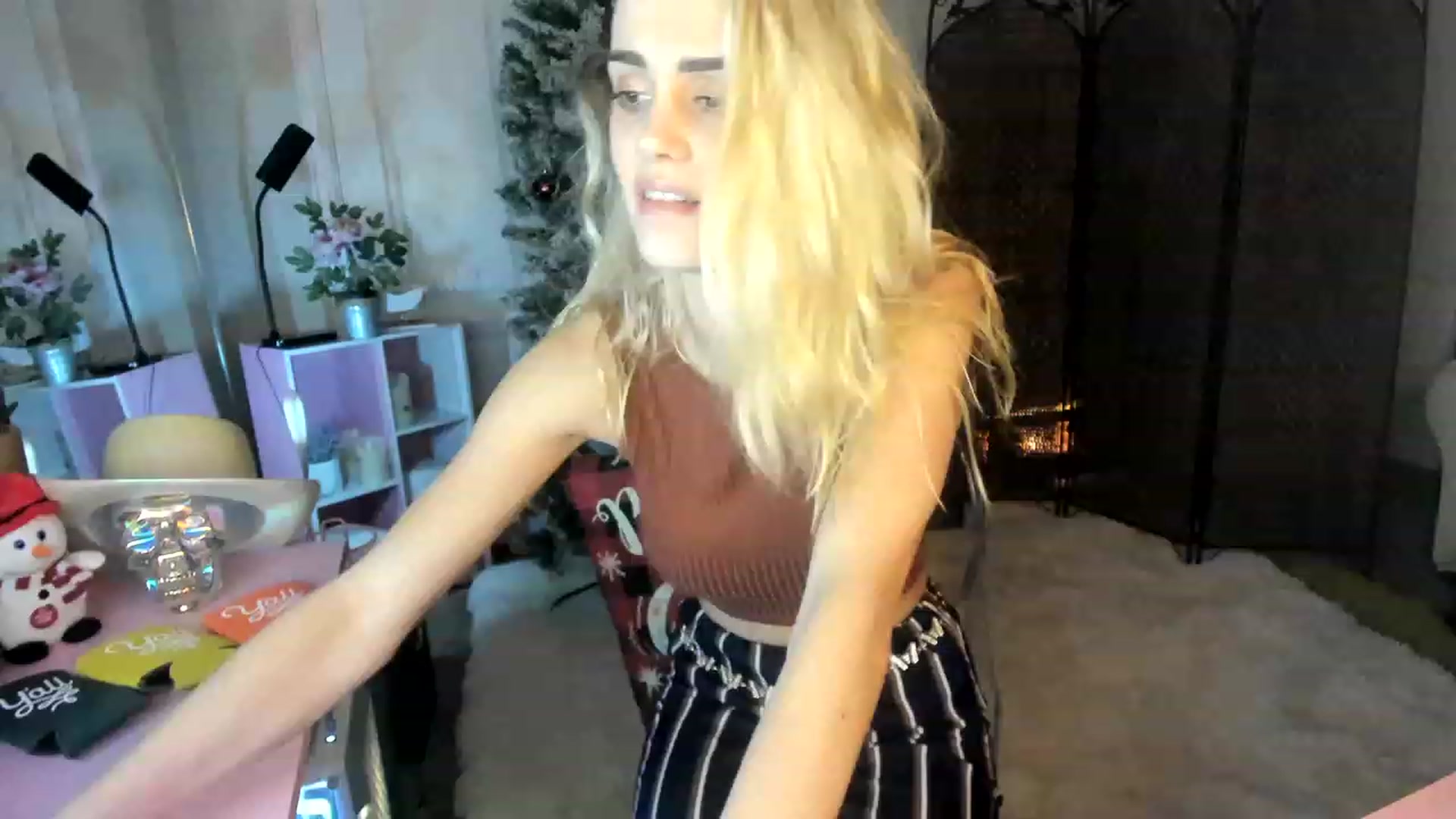 Gallery image thumbnail from AudryLikes's myfreecams stream on, 12/13/2022, 02:19 image 6 of 20