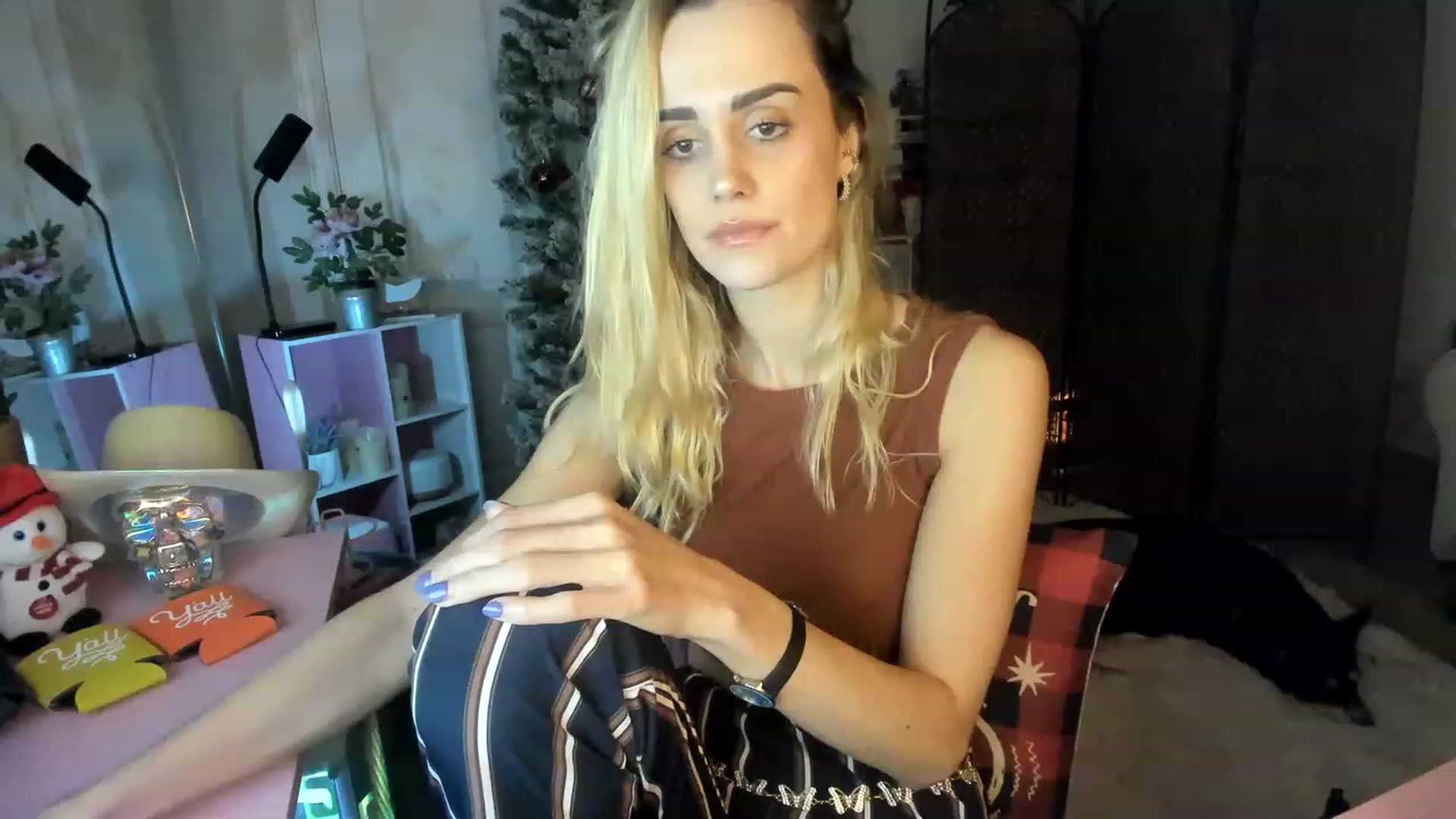 Gallery image thumbnail from AudryLikes's myfreecams stream on, 12/13/2022, 02:19 image 12 of 20