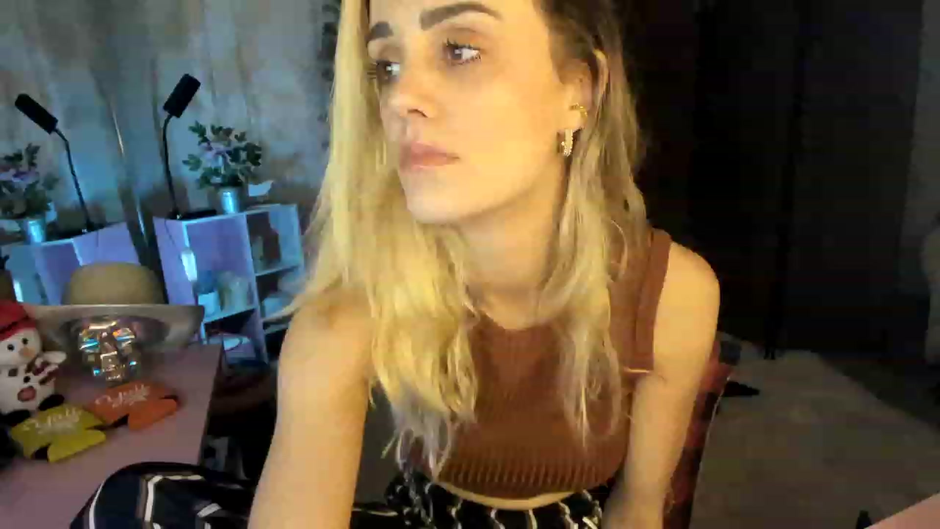 Gallery image thumbnail from AudryLikes's myfreecams stream on, 12/13/2022, 02:19 image 13 of 20