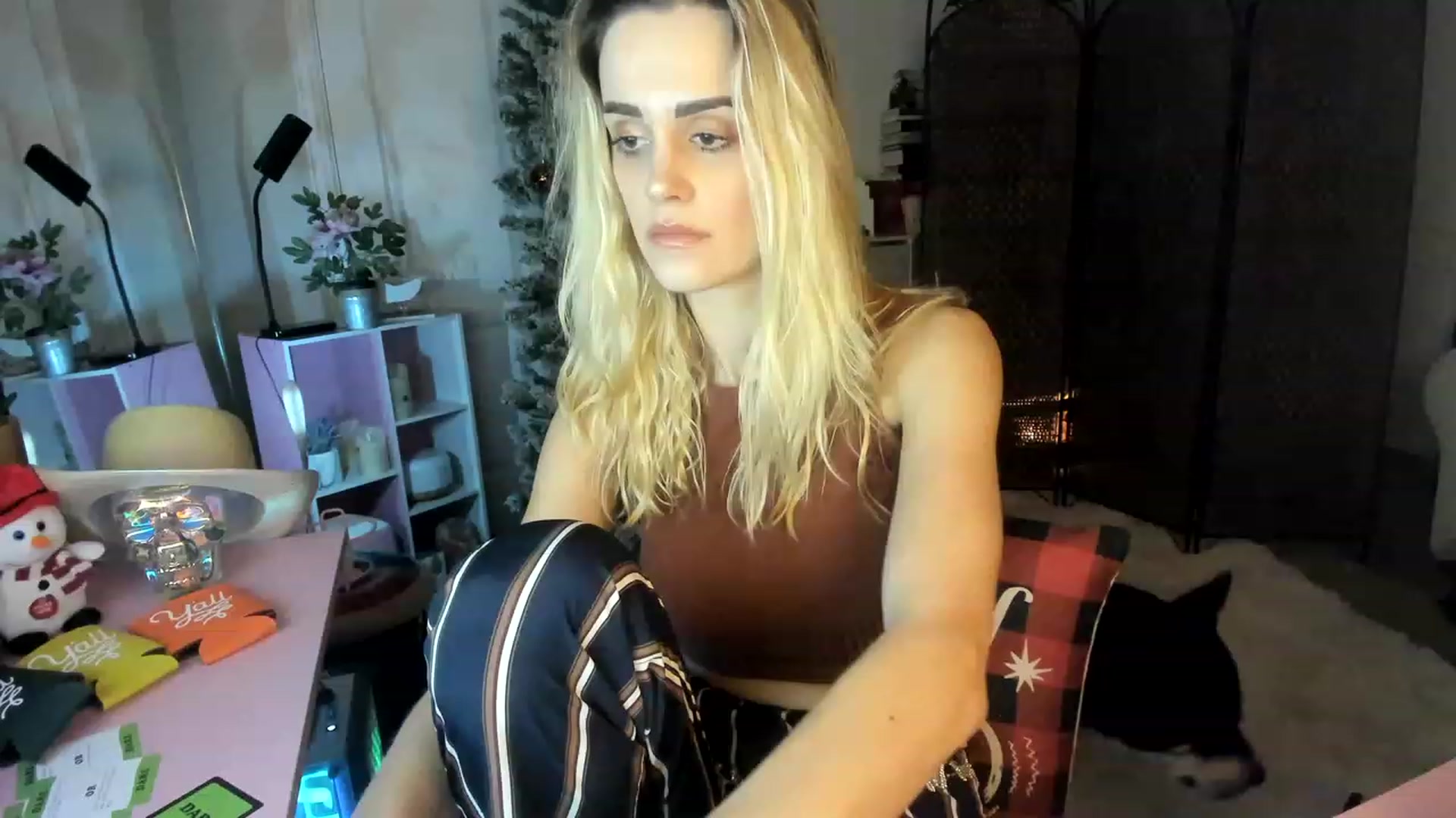 Gallery image thumbnail from AudryLikes's myfreecams stream on, 12/13/2022, 02:19 image 11 of 20