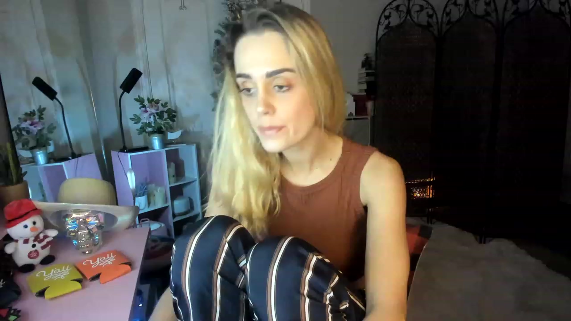 Gallery image thumbnail from AudryLikes's myfreecams stream on, 12/13/2022, 02:19 image 3 of 20