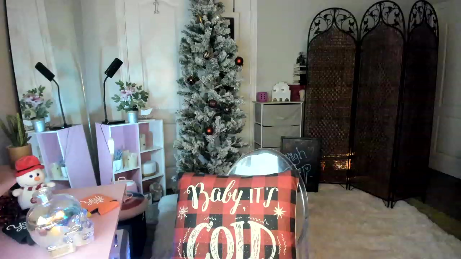 Gallery image thumbnail from AudryLikes's myfreecams stream on, 12/13/2022, 03:48 image 3 of 20