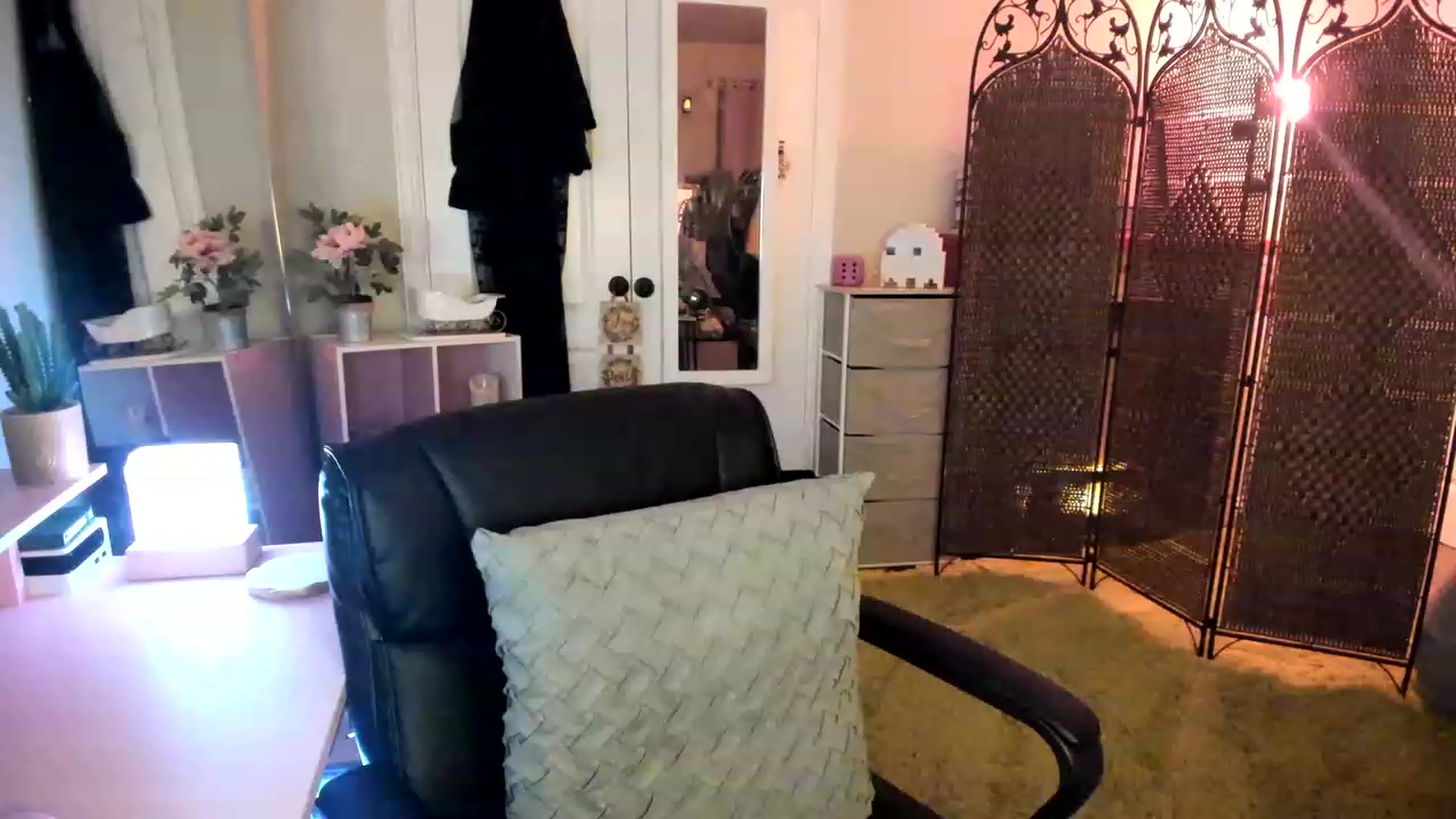Gallery image thumbnail from AudryLikes's myfreecams stream on, 12/16/2022, 02:22 image 20 of 20