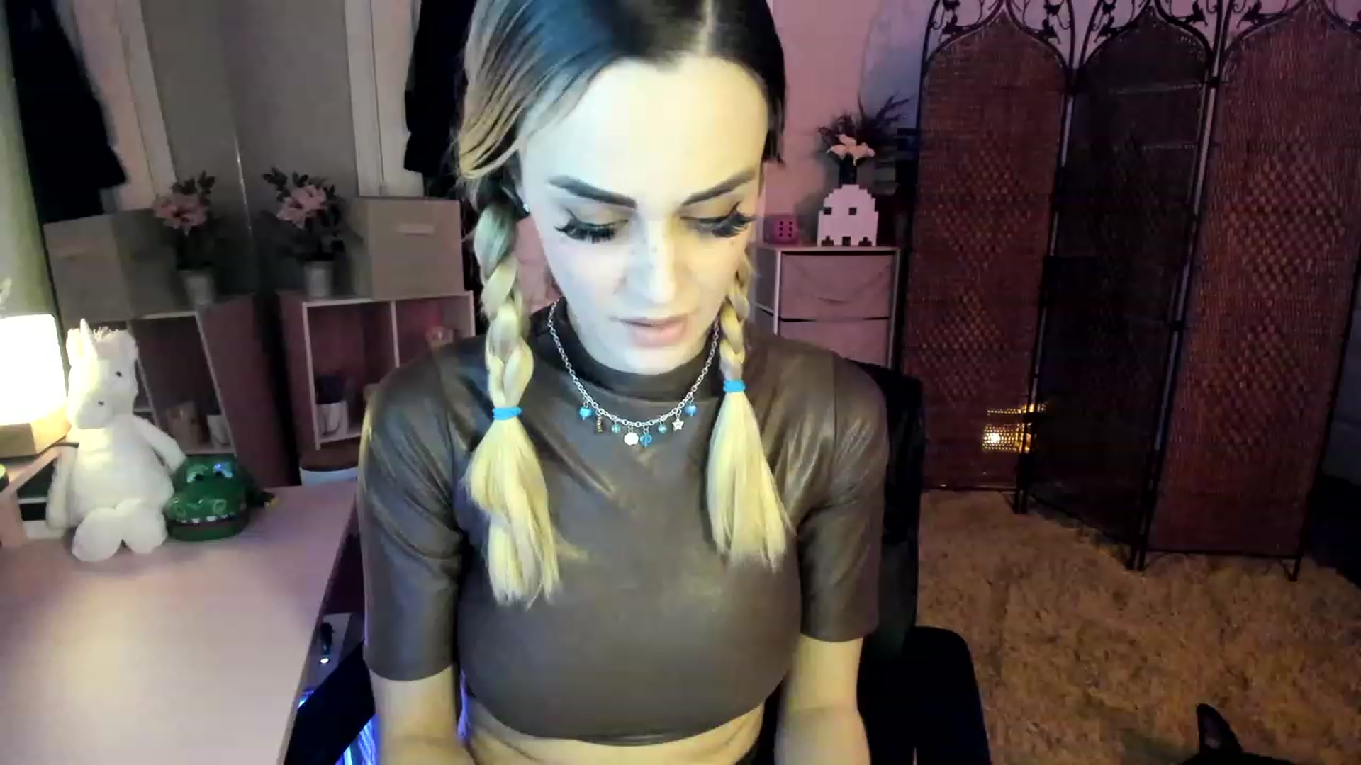 Gallery image thumbnail from AudryLikes's myfreecams stream on, 12/28/2022, 07:38 image 9 of 20