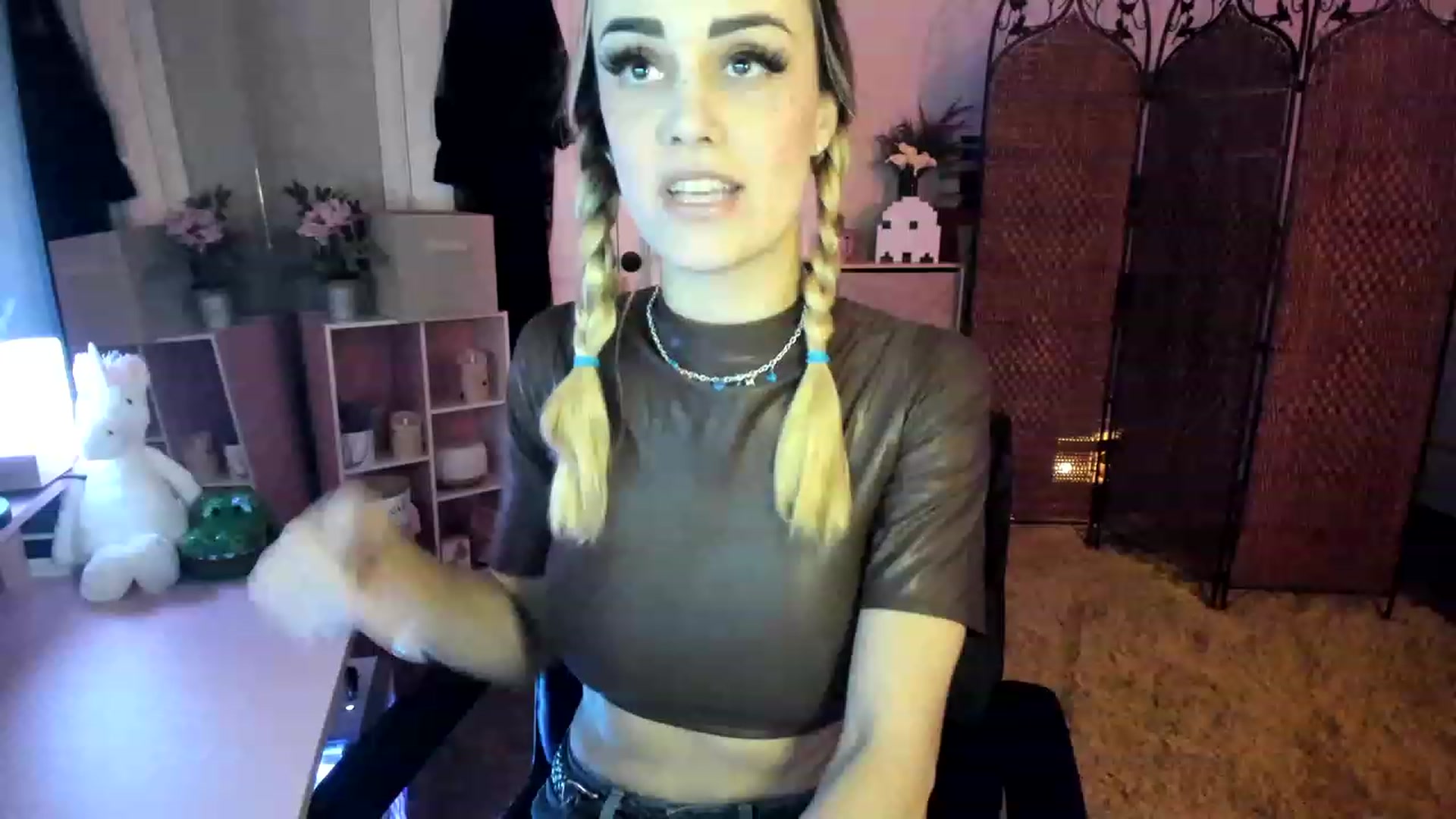 Gallery image thumbnail from AudryLikes's myfreecams stream on, 12/28/2022, 07:38 image 6 of 20