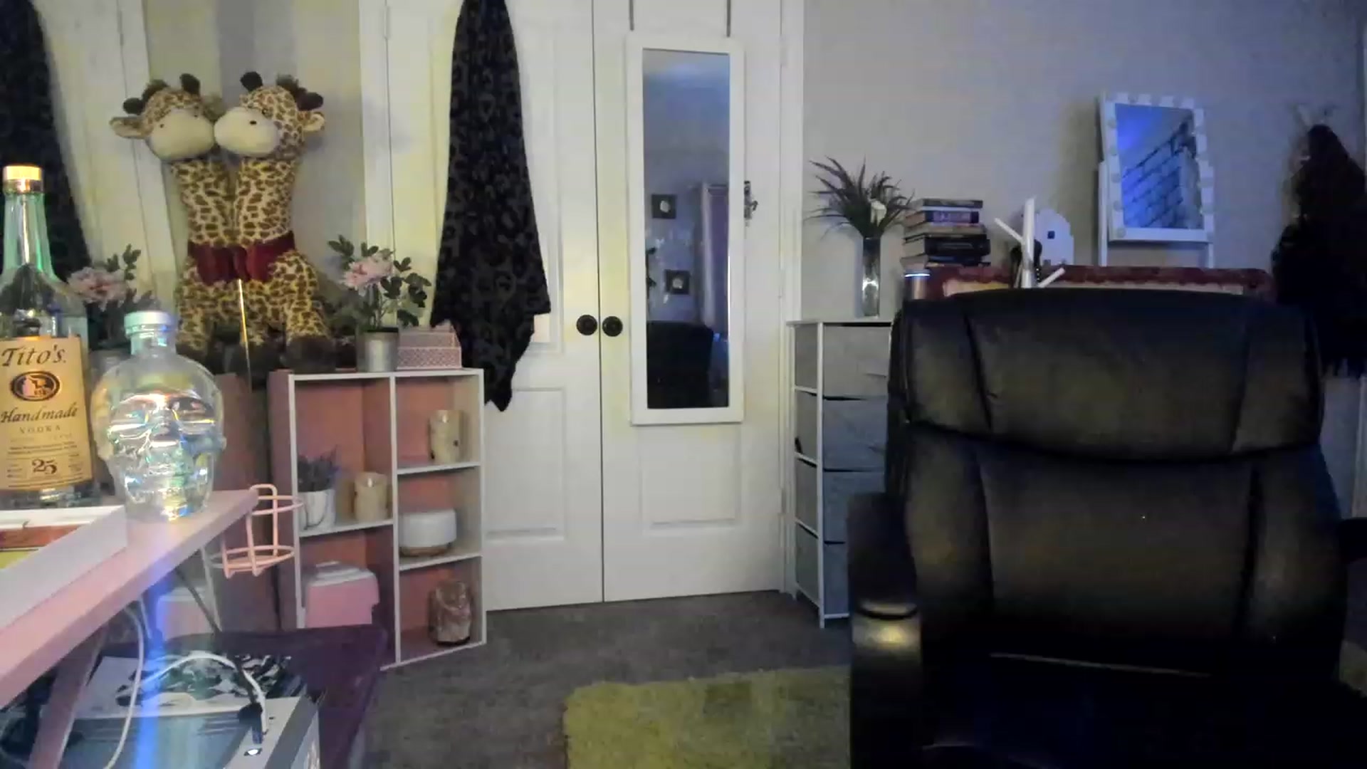 Gallery image thumbnail from AudryLikes's myfreecams stream on, 01/07/2023, 06:18 image 1 of 20