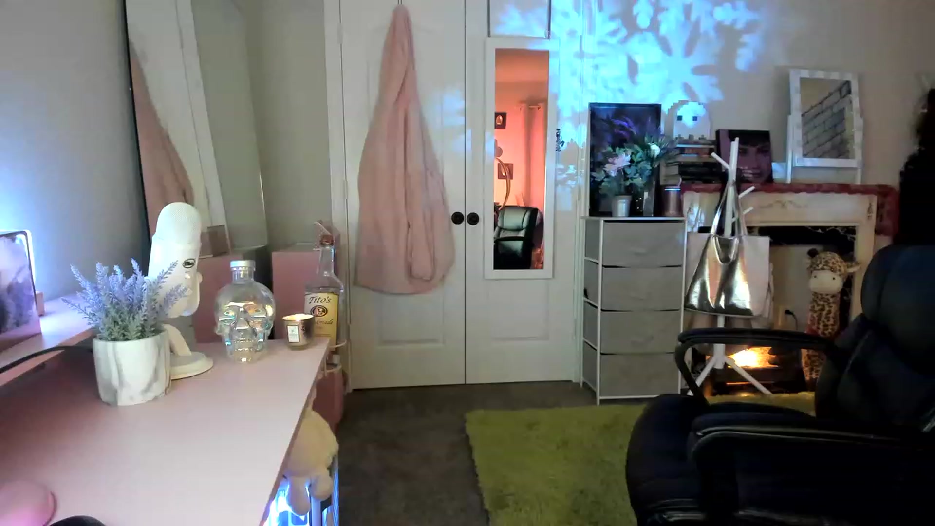 Gallery image thumbnail from AudryLikes's myfreecams stream on, 01/08/2023, 03:28 image 2 of 20