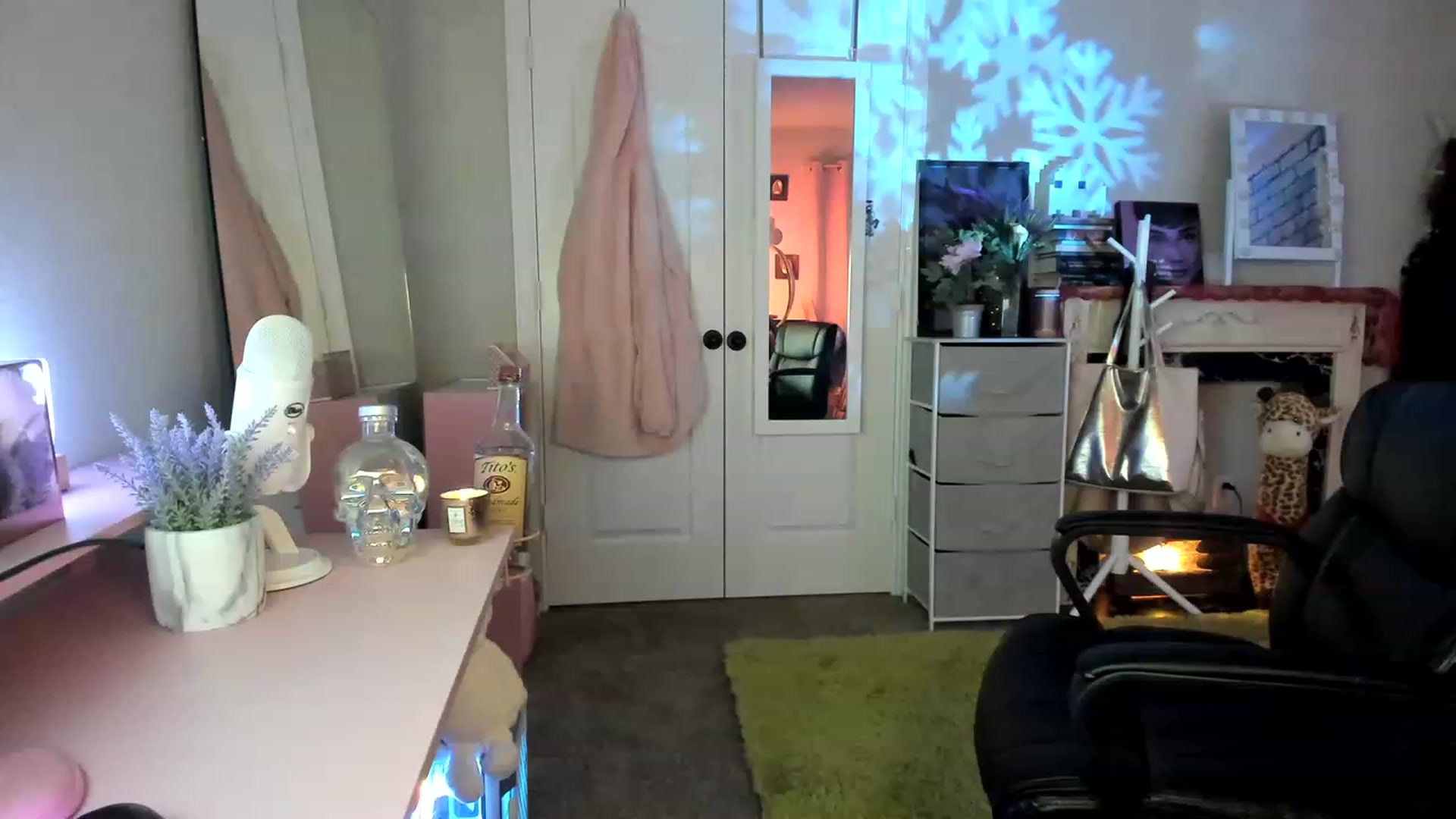 Gallery image thumbnail from AudryLikes's myfreecams stream on, 01/08/2023, 03:28 image 1 of 20