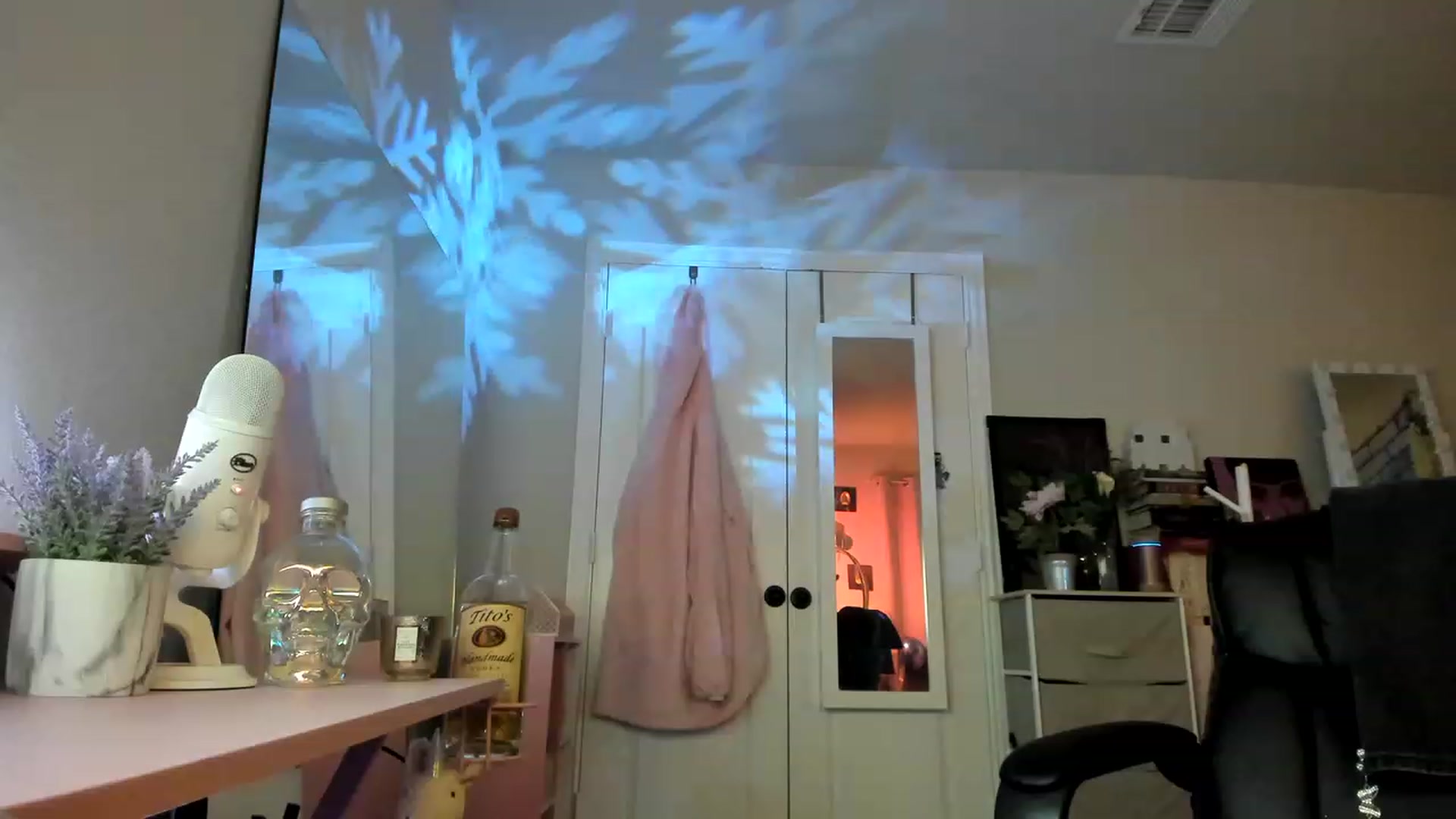 Gallery image thumbnail from AudryLikes's myfreecams stream on, 01/08/2023, 04:24 image 4 of 20