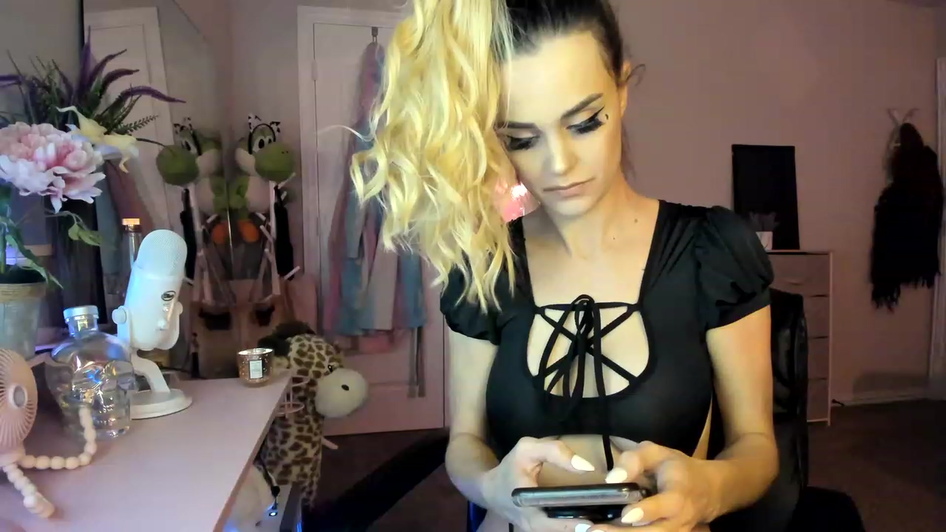 Gallery image thumbnail from AudryLikes's myfreecams stream on, 01/09/2023, 11:15 image 17 of 20