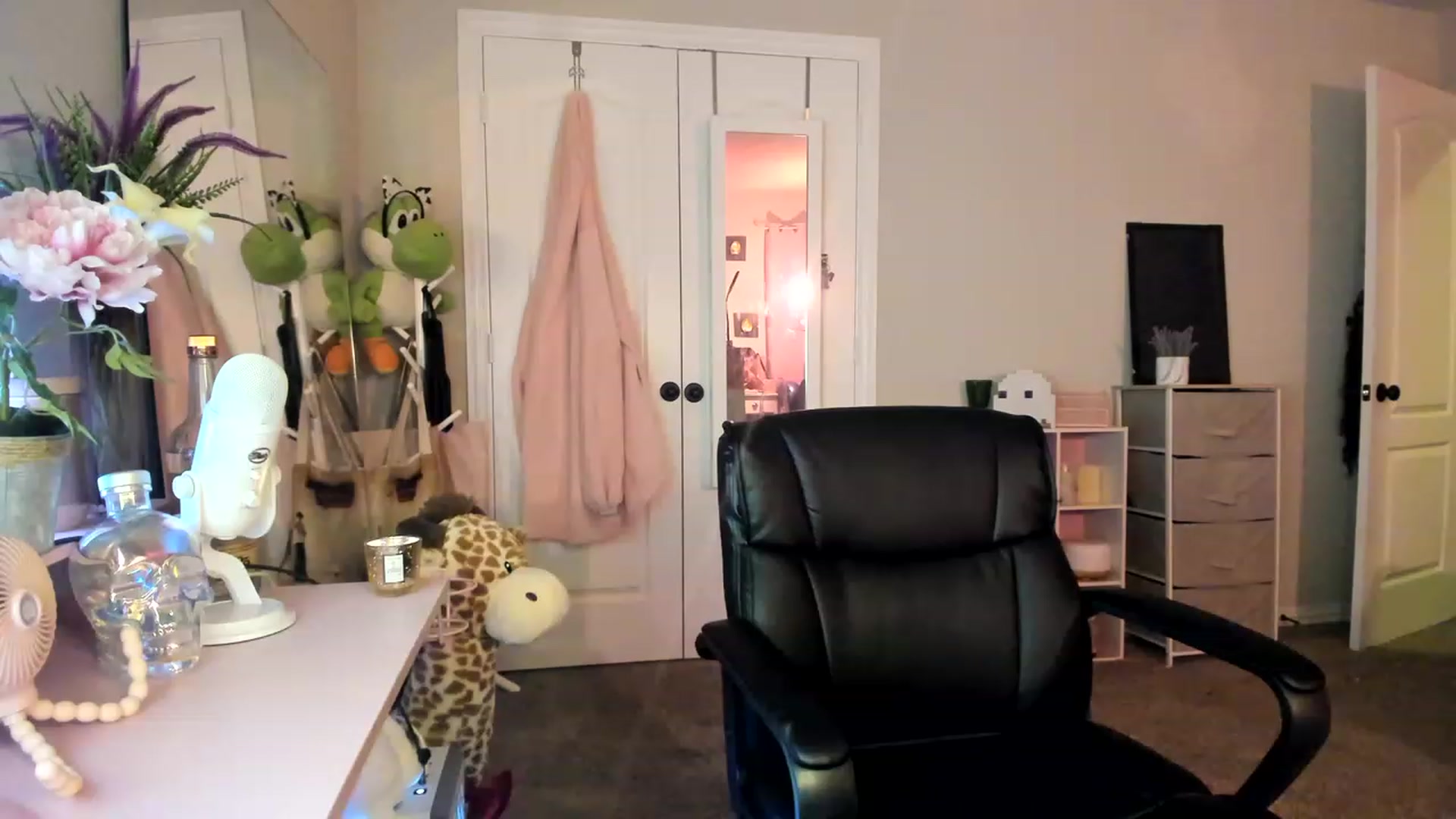 Gallery image thumbnail from AudryLikes's myfreecams stream on, 01/09/2023, 11:15 image 20 of 20