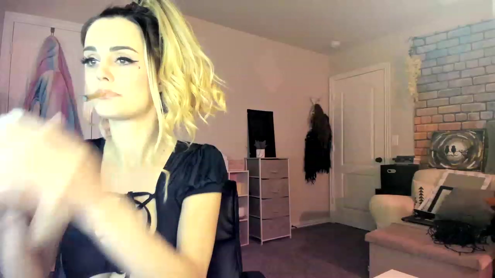 Gallery image thumbnail from AudryLikes's myfreecams stream on, 01/09/2023, 12:12 image 12 of 20