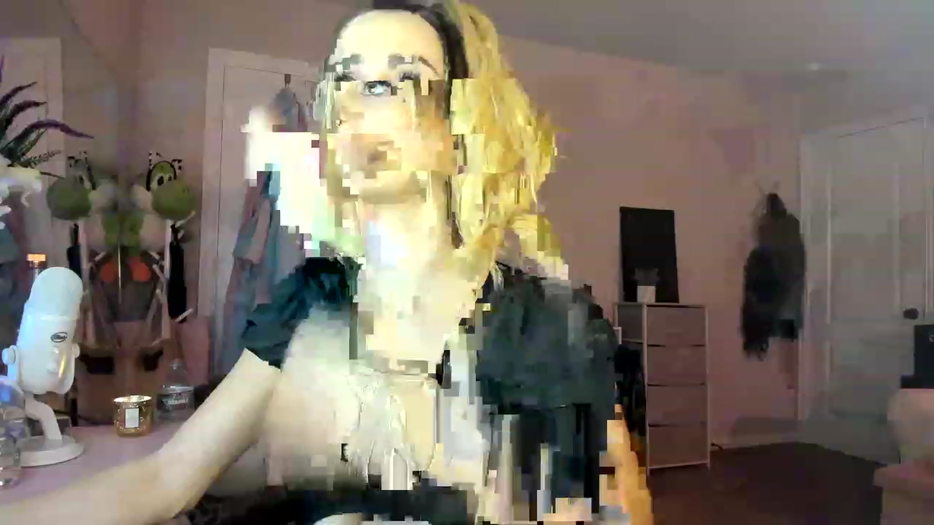 Gallery image thumbnail from AudryLikes's myfreecams stream on, 01/09/2023, 12:12 image 15 of 20