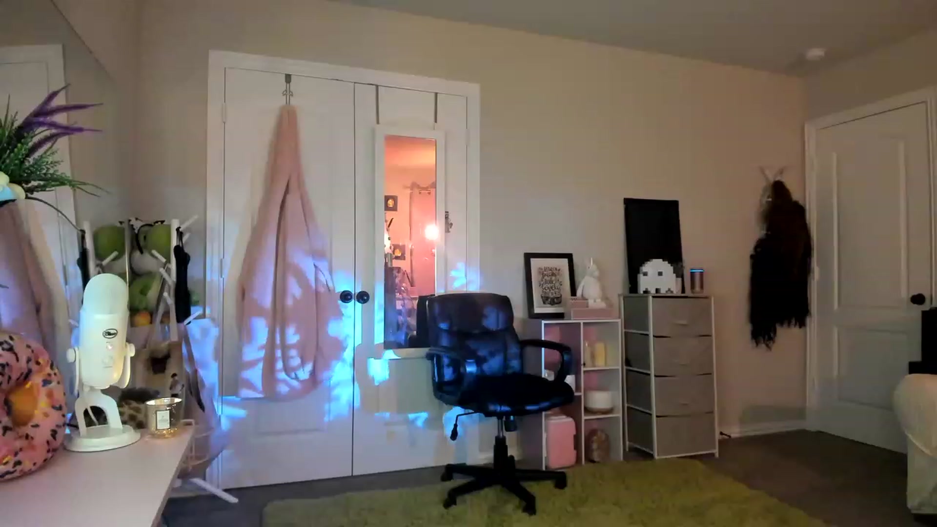Gallery image thumbnail from AudryLikes's myfreecams stream on, 01/13/2023, 03:26 image 17 of 20