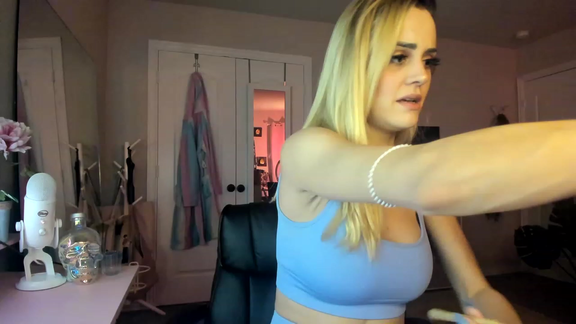 Gallery image thumbnail from AudryLikes's myfreecams stream on, 01/16/2023, 03:54 image 2 of 20