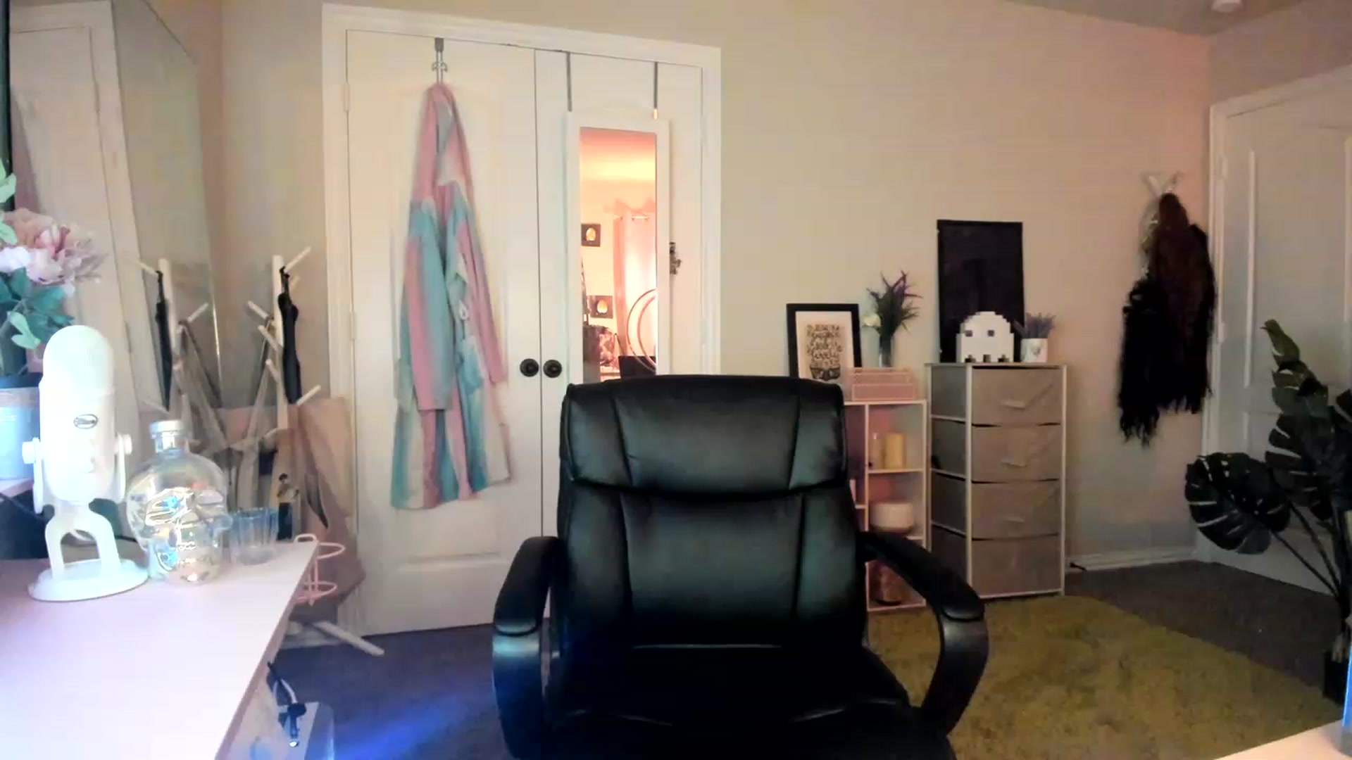Gallery image thumbnail from AudryLikes's myfreecams stream on, 01/16/2023, 03:54 image 10 of 20