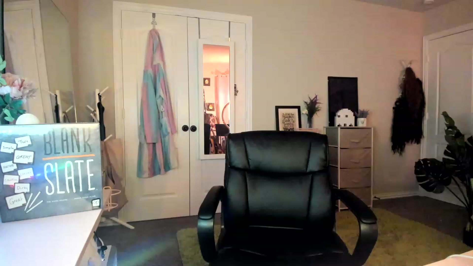 Gallery image thumbnail from AudryLikes's myfreecams stream on, 01/16/2023, 03:54 image 6 of 20