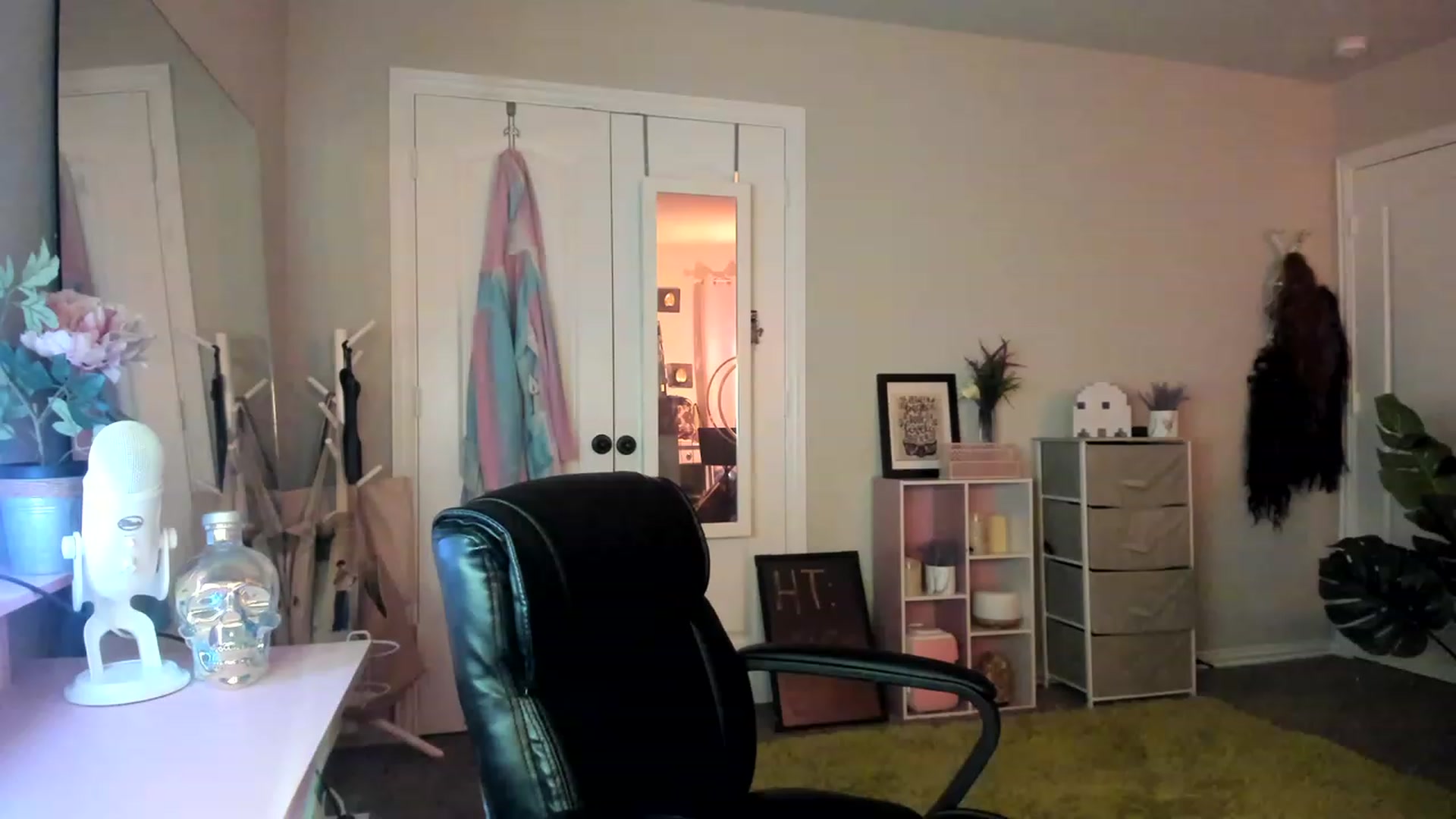 Gallery image thumbnail from AudryLikes's myfreecams stream on, 01/16/2023, 07:12 image 2 of 20