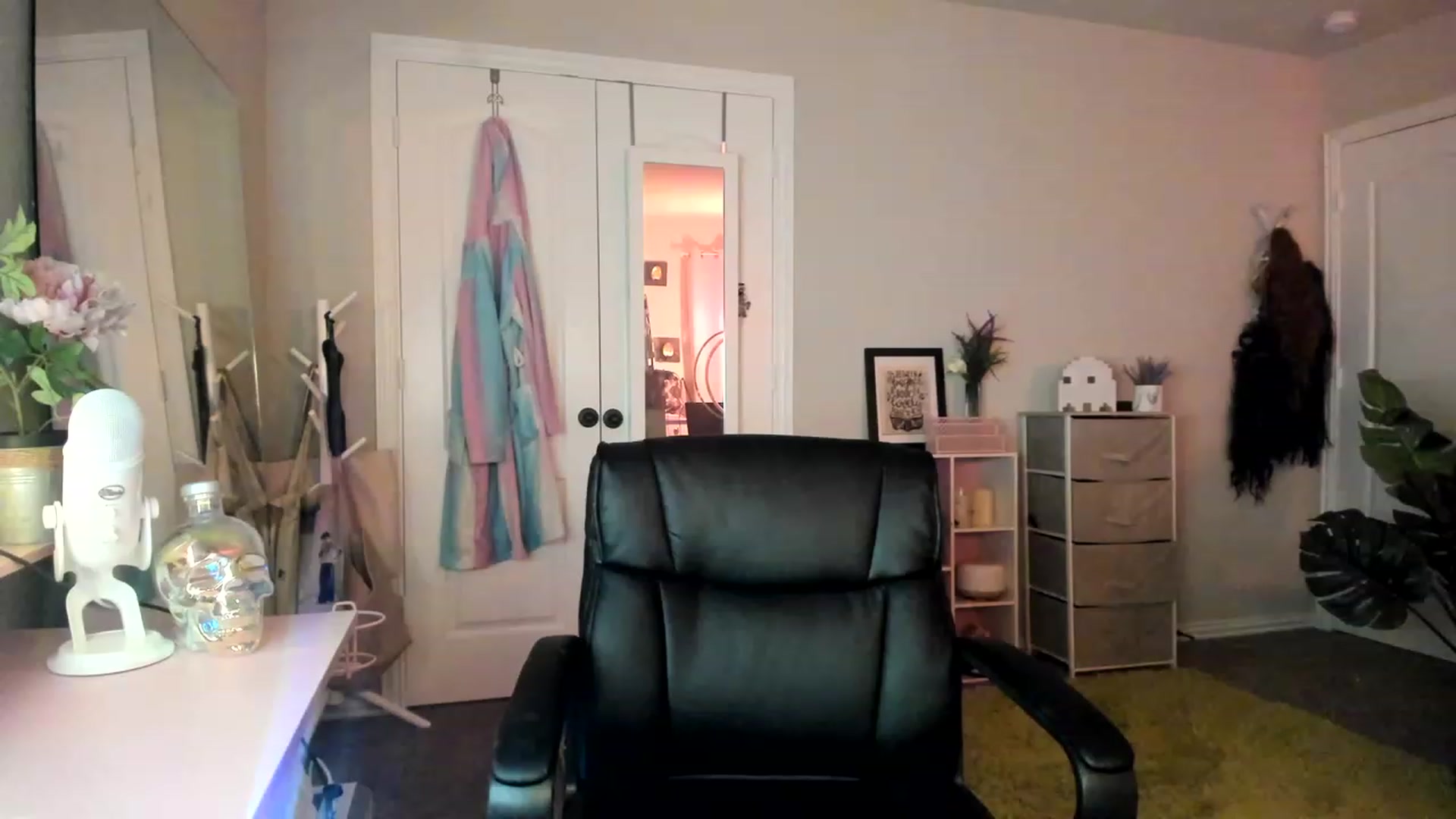 Gallery image thumbnail from AudryLikes's myfreecams stream on, 01/16/2023, 07:12 image 7 of 20