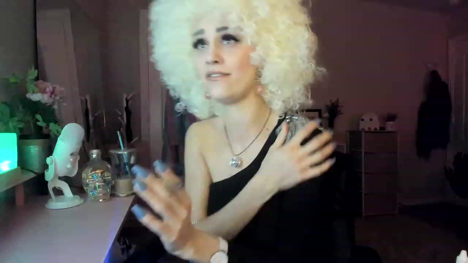 Gallery image thumbnail from AudryLikes's myfreecams stream on, 01/17/2023, 02:41 image 12 of 20