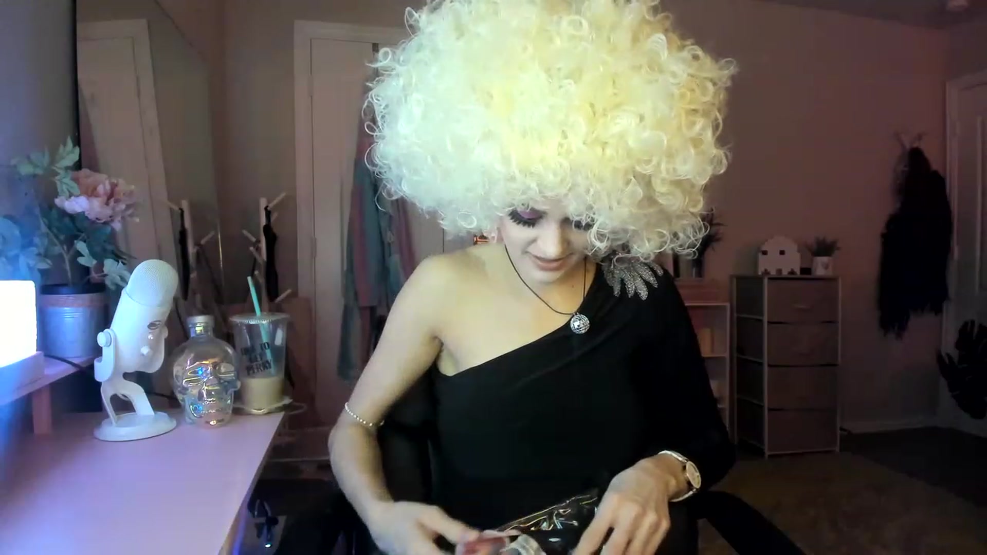 Gallery image thumbnail from AudryLikes's myfreecams stream on, 01/17/2023, 02:41 image 10 of 20