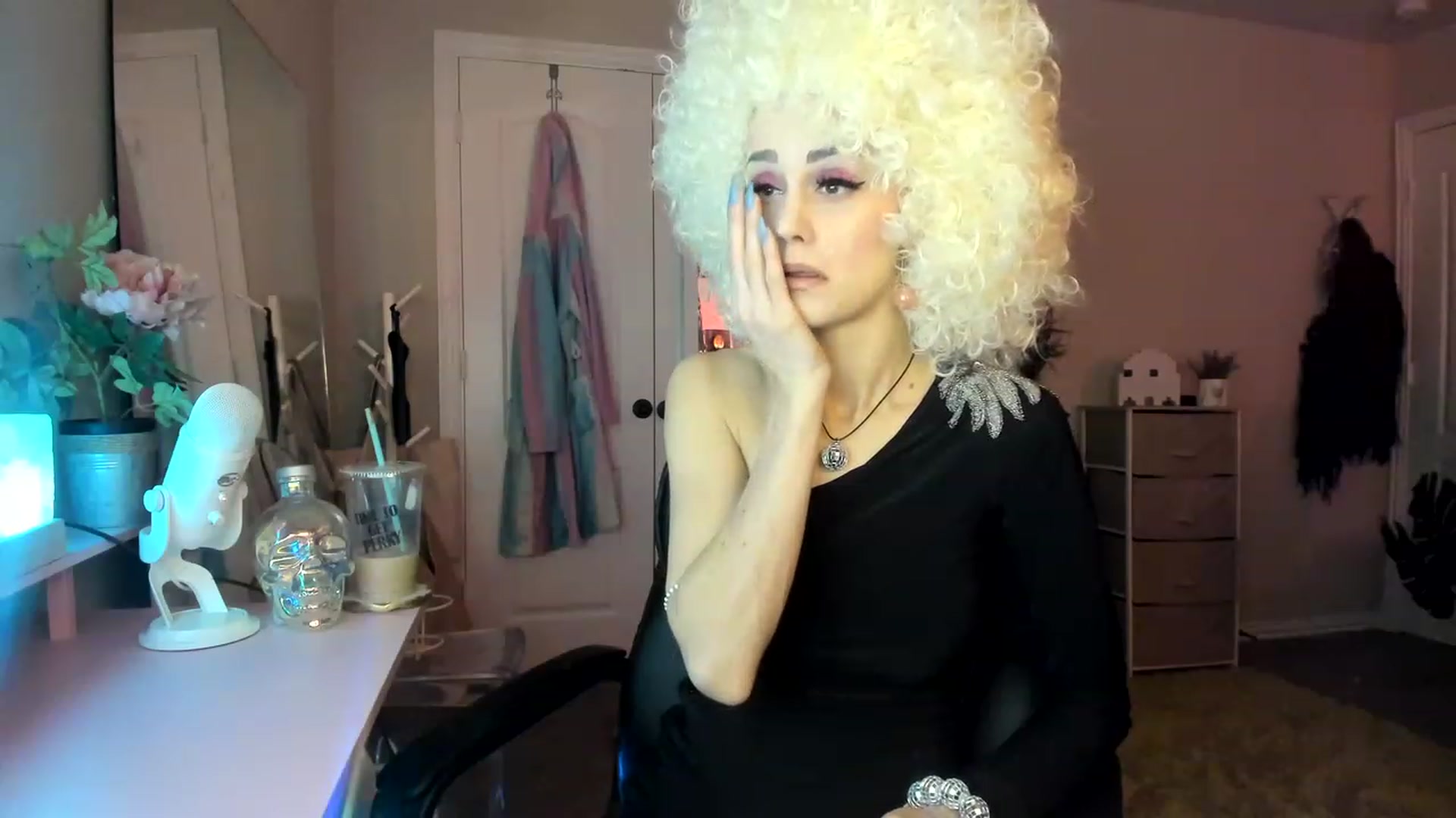 Gallery image thumbnail from AudryLikes's myfreecams stream on, 01/17/2023, 02:41 image 4 of 20