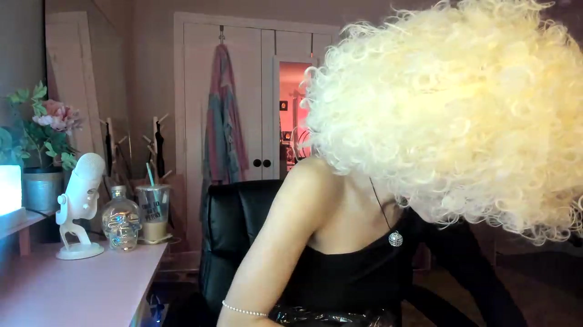 Gallery image thumbnail from AudryLikes's myfreecams stream on, 01/17/2023, 02:41 image 11 of 20