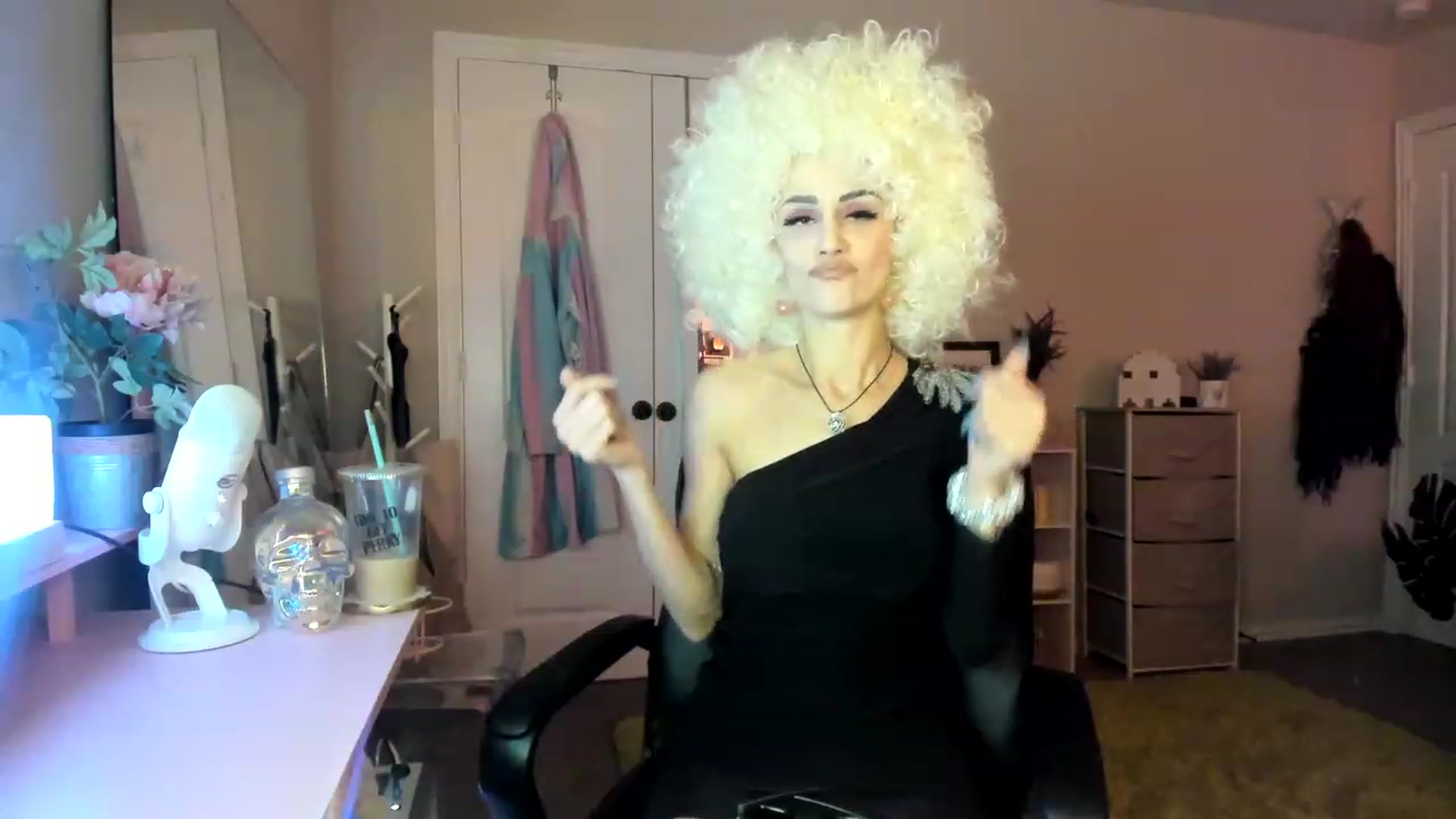 Gallery image thumbnail from AudryLikes's myfreecams stream on, 01/17/2023, 02:41 image 6 of 20
