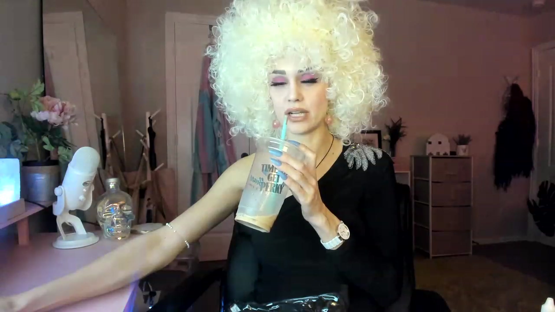 Gallery image thumbnail from AudryLikes's myfreecams stream on, 01/17/2023, 02:41 image 13 of 20