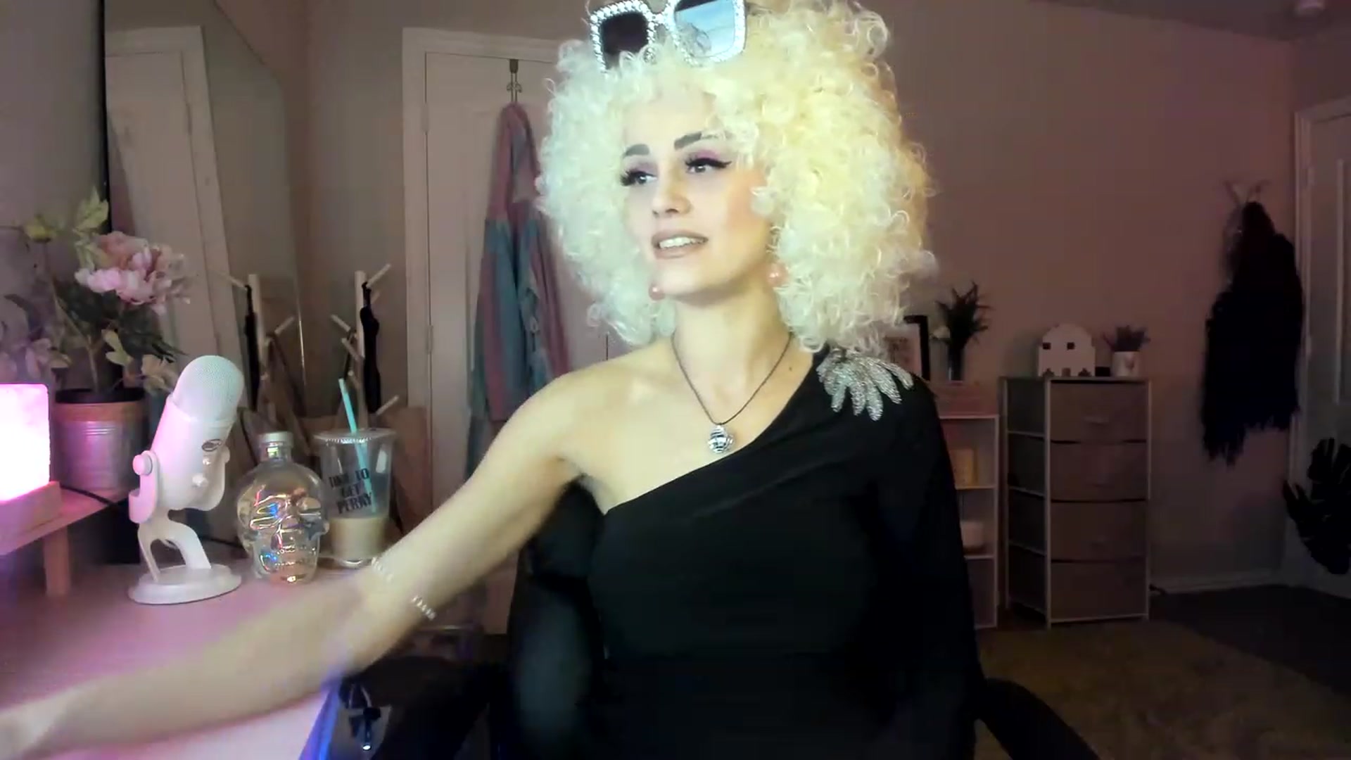 Gallery image thumbnail from AudryLikes's myfreecams stream on, 01/17/2023, 02:41 image 9 of 20