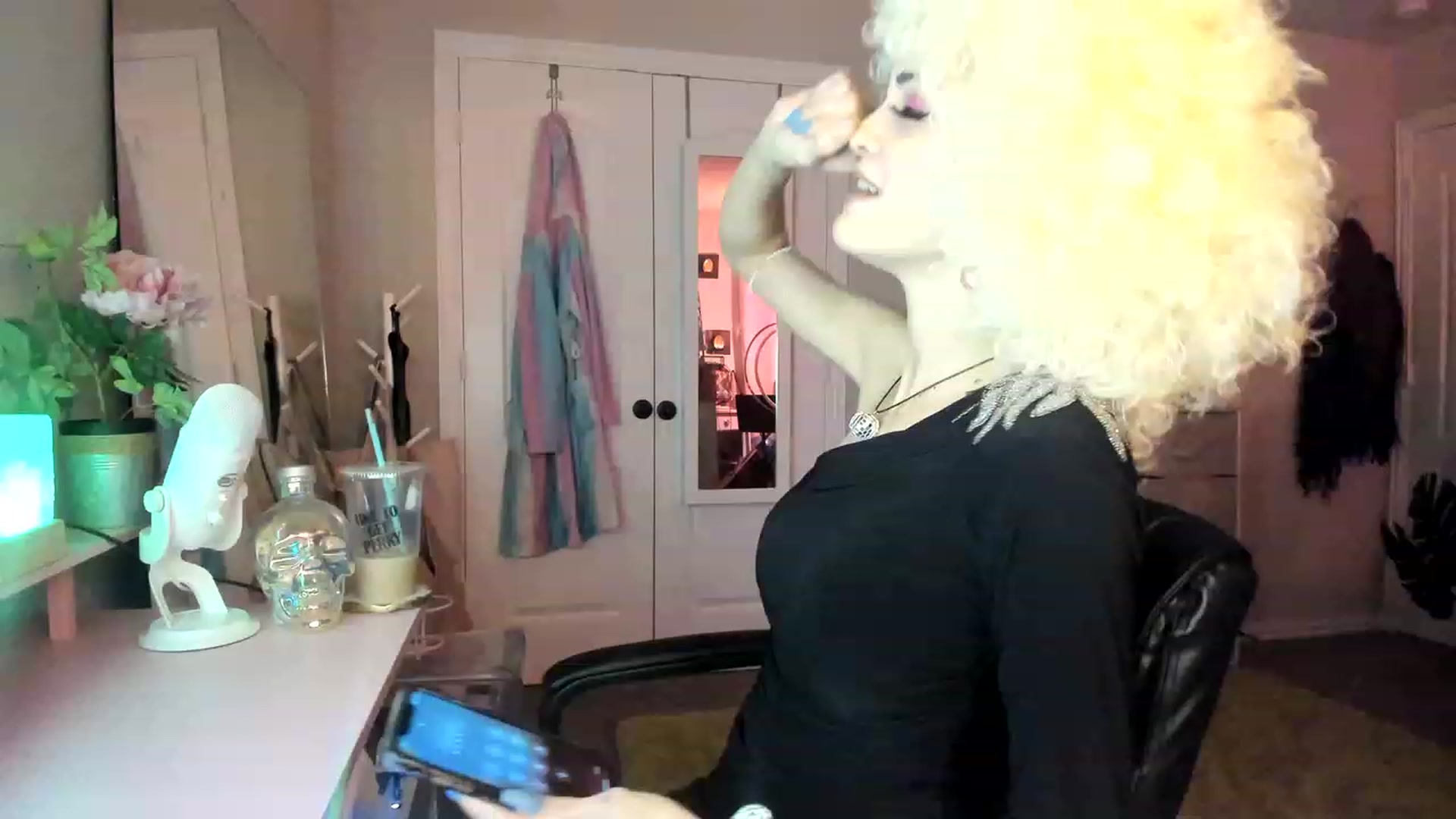 Gallery image thumbnail from AudryLikes's myfreecams stream on, 01/17/2023, 02:41 image 3 of 20