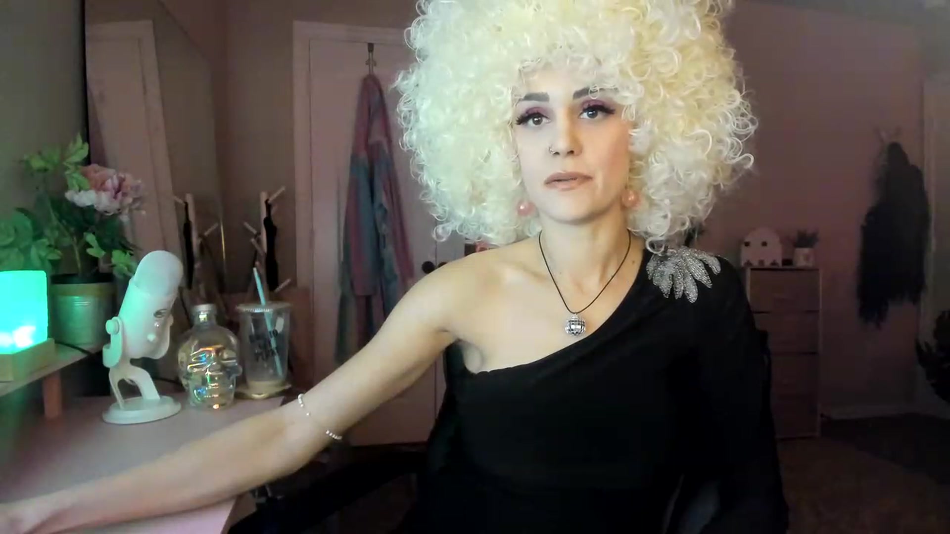Gallery image thumbnail from AudryLikes's myfreecams stream on, 01/17/2023, 02:41 image 19 of 20