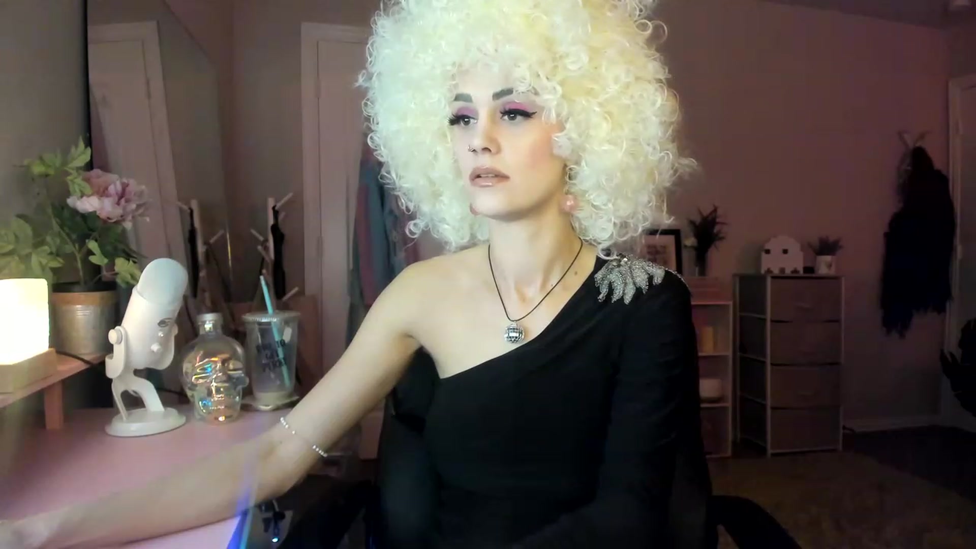 Gallery image thumbnail from AudryLikes's myfreecams stream on, 01/17/2023, 02:41 image 16 of 20