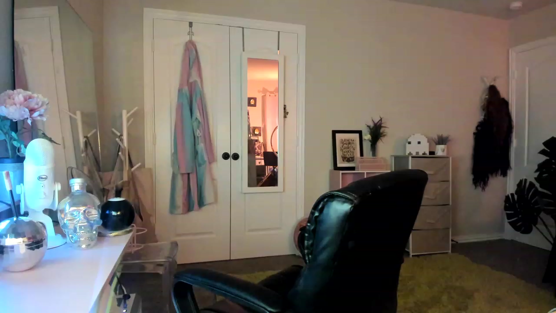 Gallery image thumbnail from AudryLikes's myfreecams stream on, 01/17/2023, 05:08 image 17 of 20