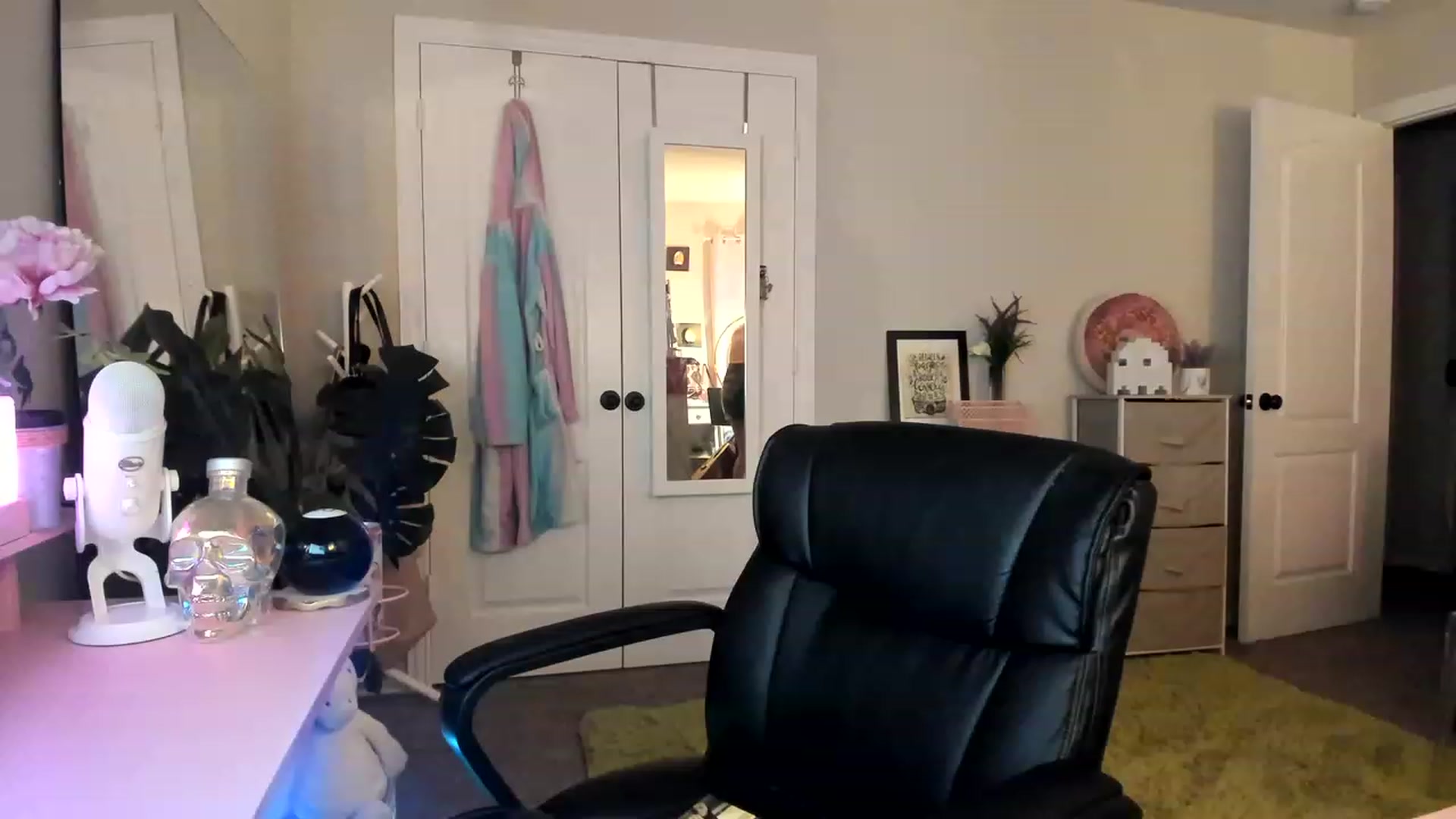 Gallery image thumbnail from AudryLikes's myfreecams stream on, 01/20/2023, 03:19 image 1 of 20