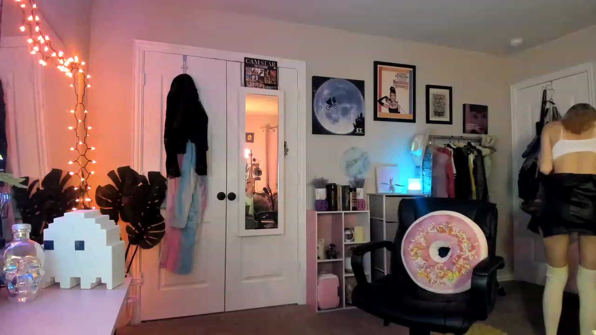 Gallery image thumbnail from AudryLikes's myfreecams stream on, 01/30/2023, 02:23 image 6 of 20