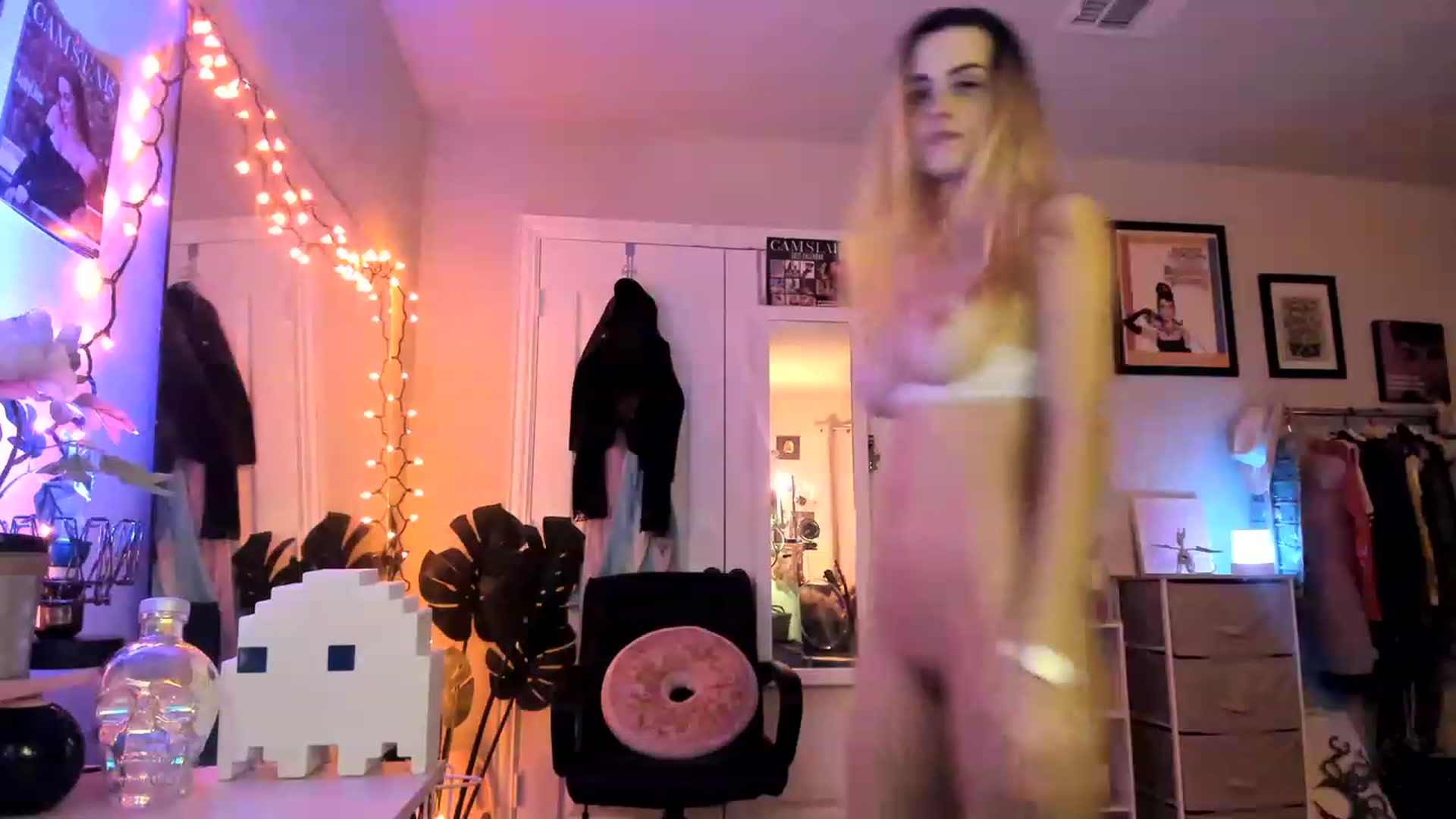 Gallery image thumbnail from AudryLikes's myfreecams stream on, 01/30/2023, 03:04 image 10 of 20