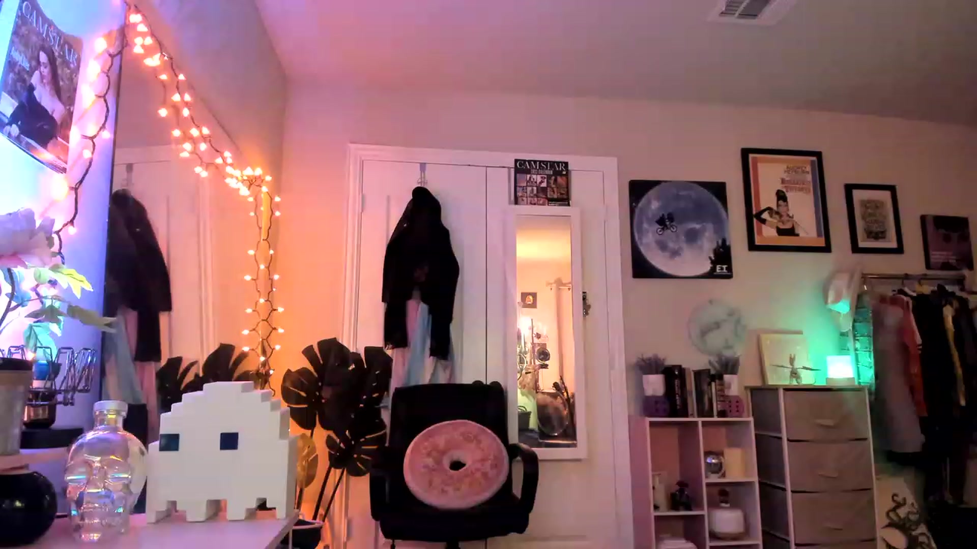 Gallery image thumbnail from AudryLikes's myfreecams stream on, 01/30/2023, 03:04 image 8 of 20