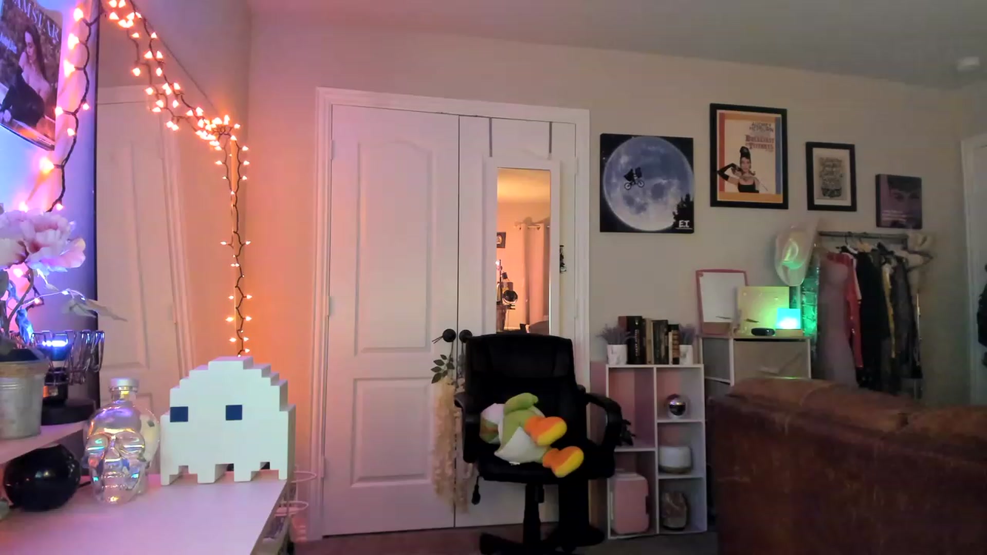 Gallery image thumbnail from AudryLikes's myfreecams stream on, 02/01/2023, 01:13 image 13 of 20