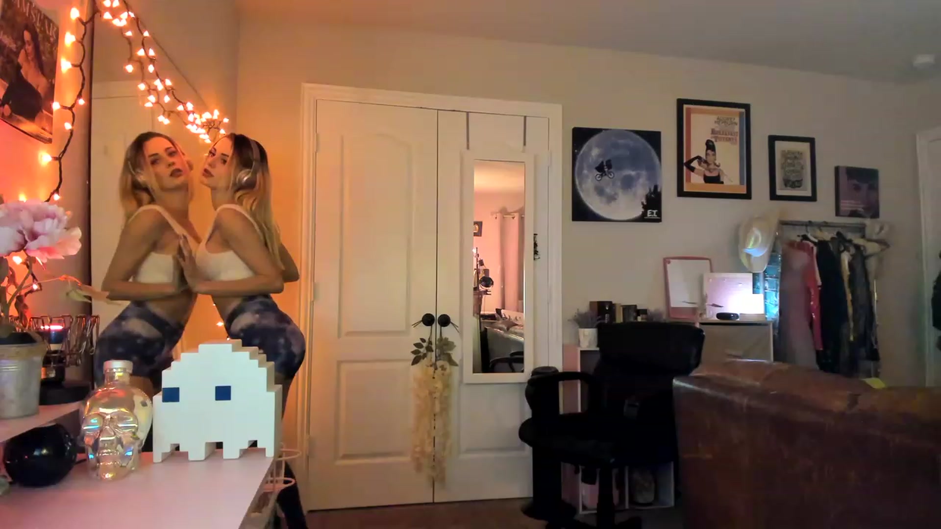 Gallery image thumbnail from AudryLikes's myfreecams stream on, 02/01/2023, 01:13 image 12 of 20