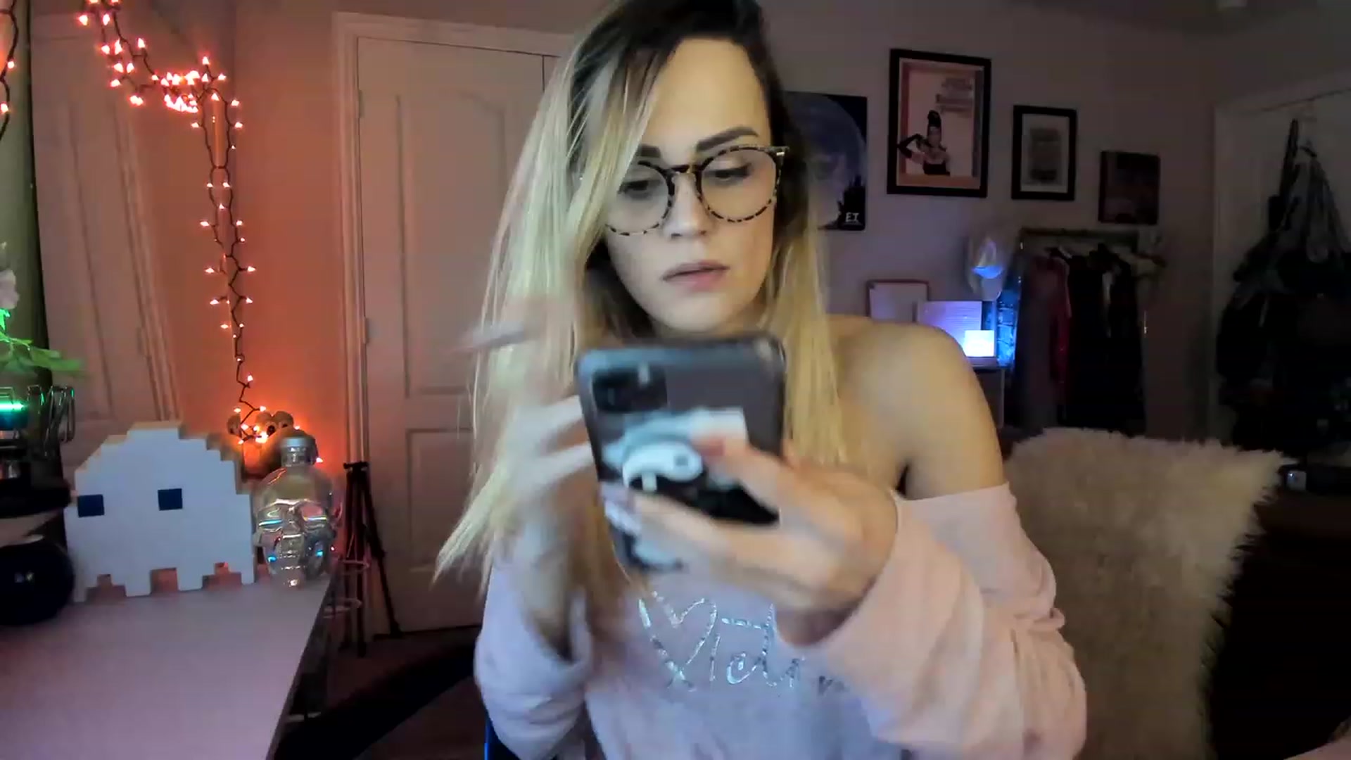 Gallery image thumbnail from AudryLikes's myfreecams stream on, 02/01/2023, 22:03 image 15 of 20