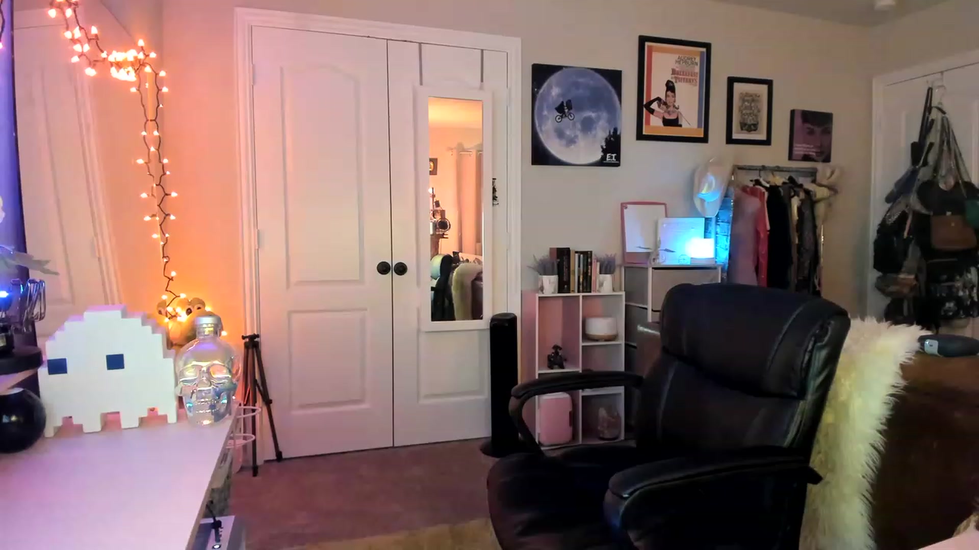 Gallery image thumbnail from AudryLikes's myfreecams stream on, 02/01/2023, 22:03 image 18 of 20