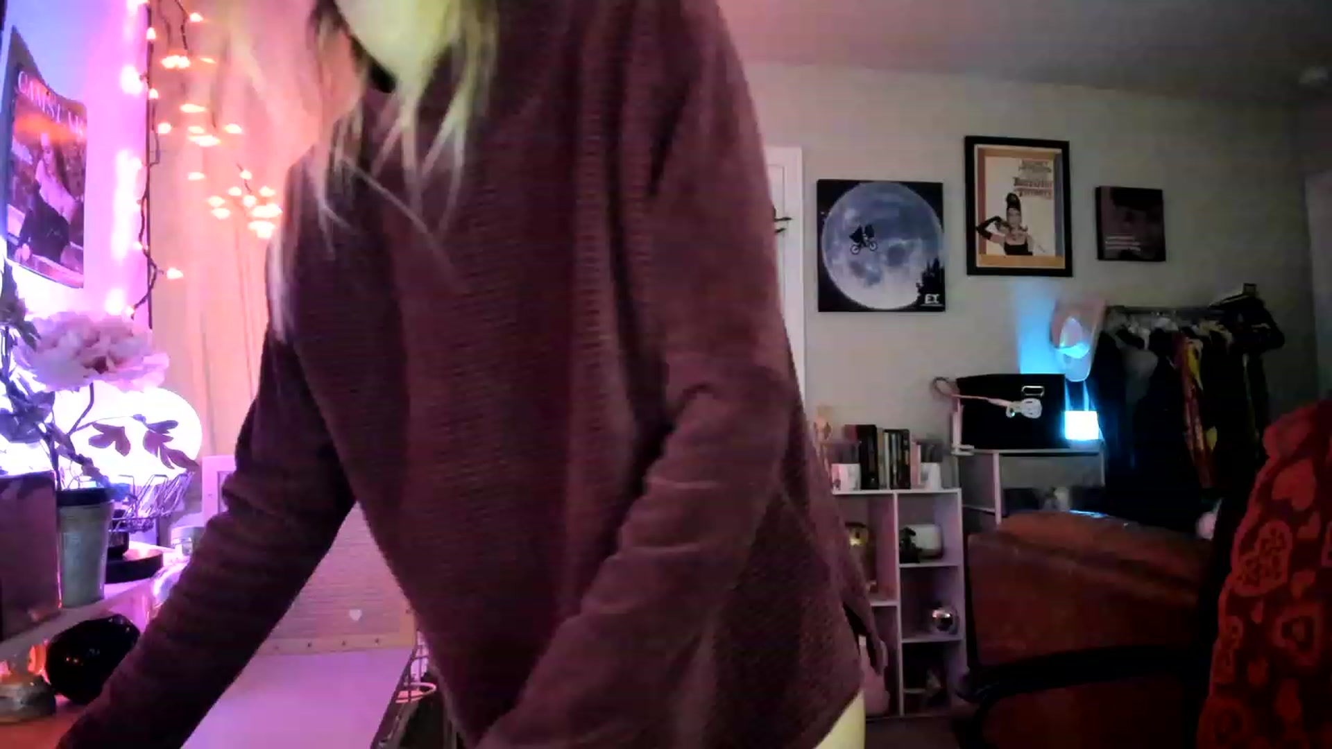 Gallery image thumbnail from AudryLikes's myfreecams stream on, 02/03/2023, 02:56 image 13 of 20