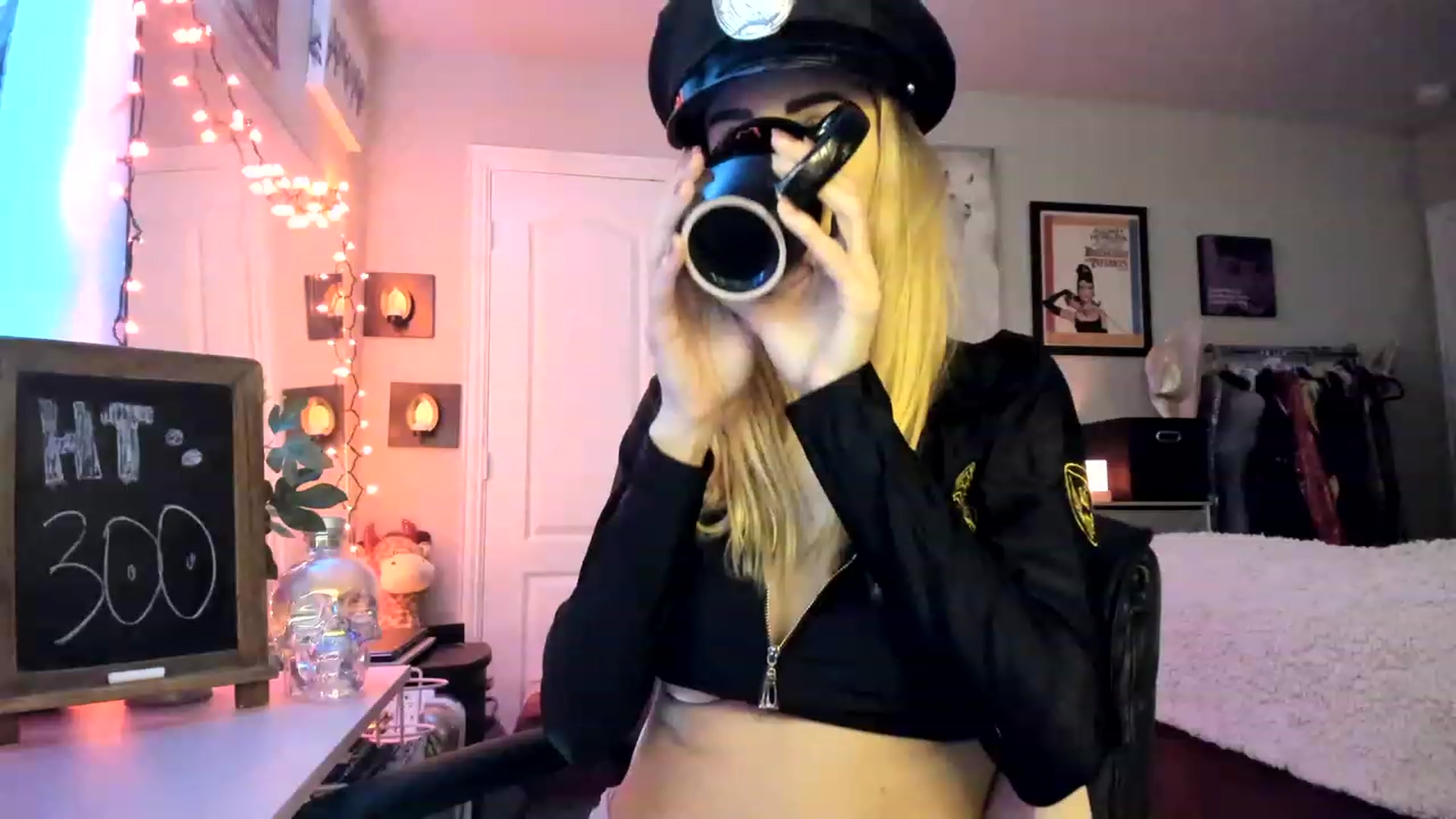 Gallery image thumbnail from AudryLikes's myfreecams stream on, 02/04/2023, 24:50 image 19 of 20