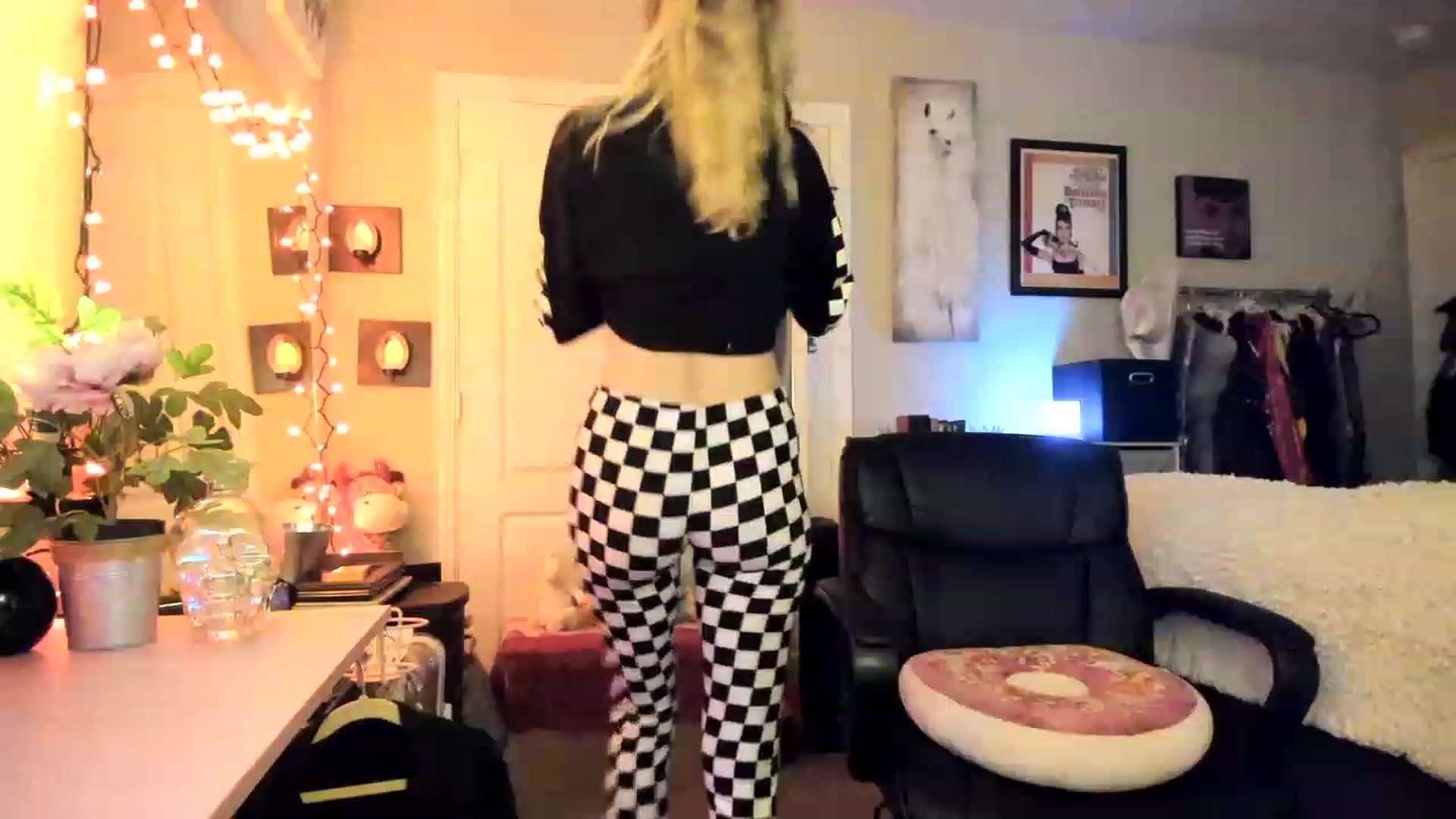 Gallery image thumbnail from AudryLikes's myfreecams stream on, 02/04/2023, 24:50 image 4 of 20