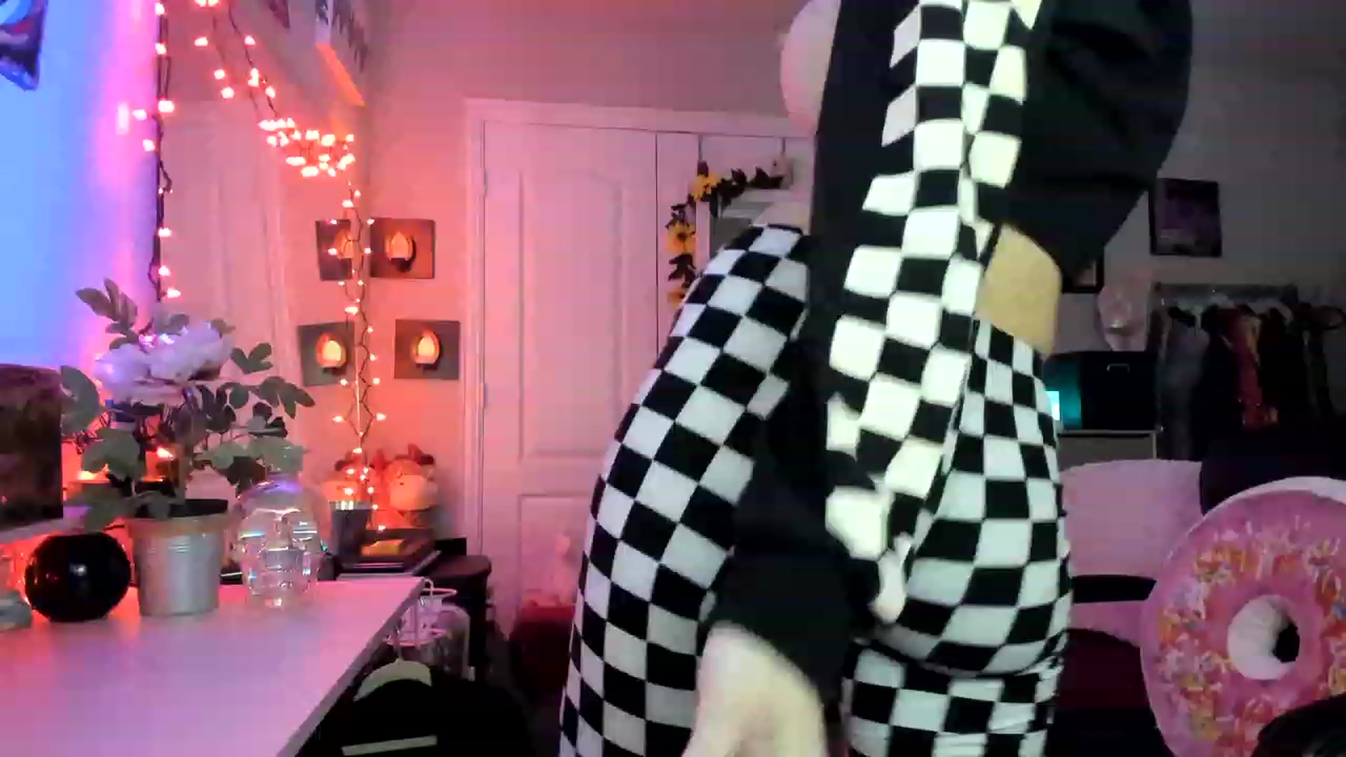 Gallery image thumbnail from AudryLikes's myfreecams stream on, 02/04/2023, 24:50 image 1 of 20