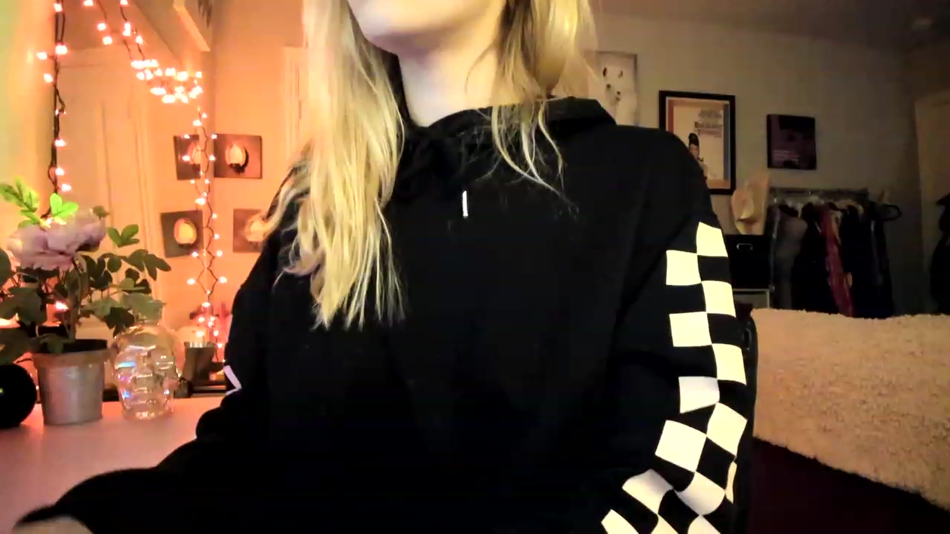 Gallery image thumbnail from AudryLikes's myfreecams stream on, 02/04/2023, 24:50 image 3 of 20