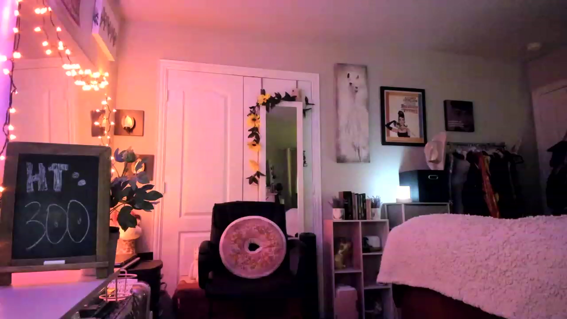 Gallery image thumbnail from AudryLikes's myfreecams stream on, 02/04/2023, 01:14 image 20 of 20